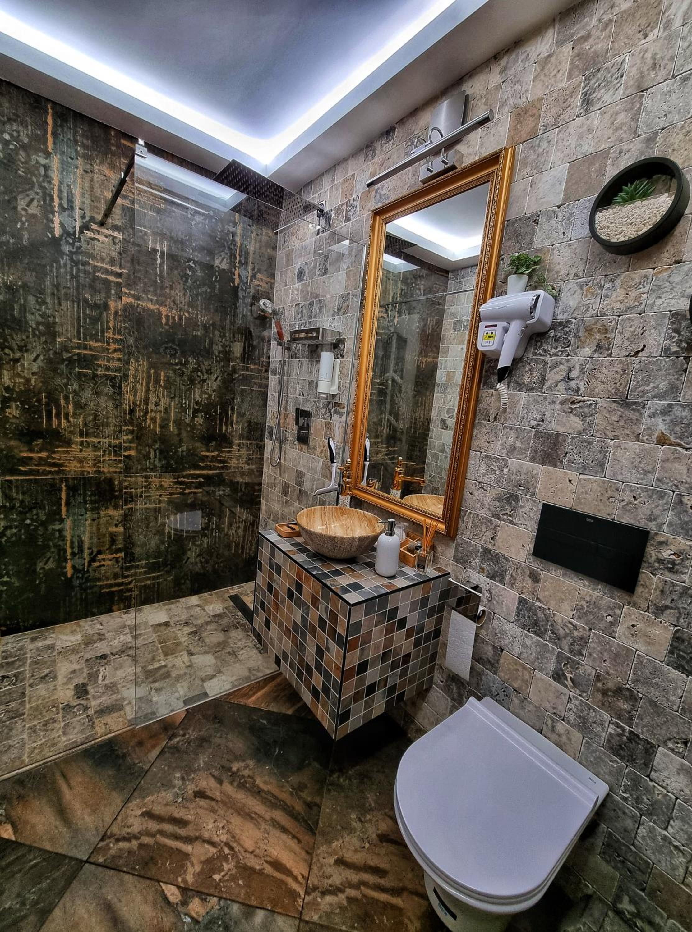 Jacuzzi-Wenge Studio & Spa view 2