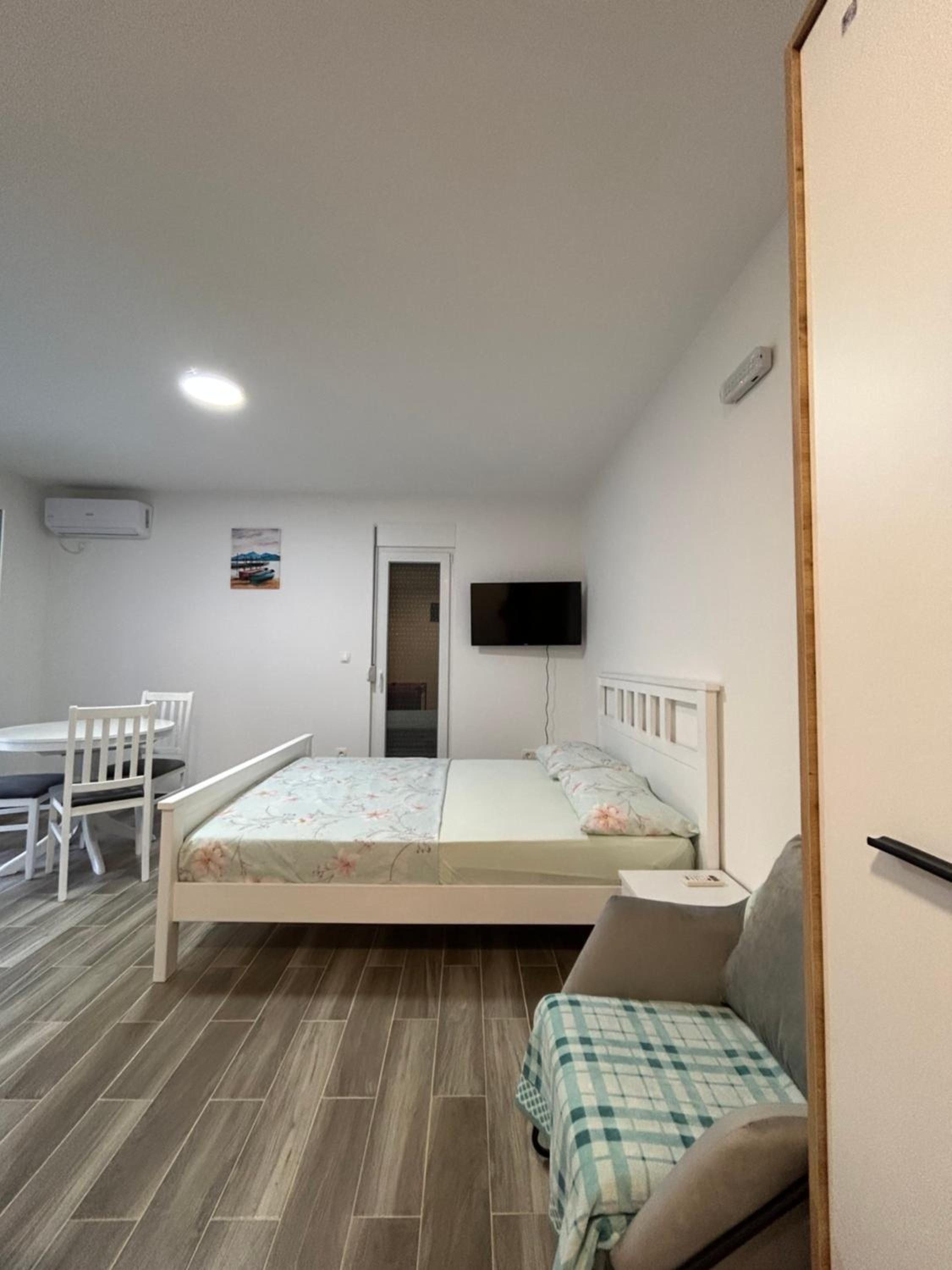 NNL Apartments