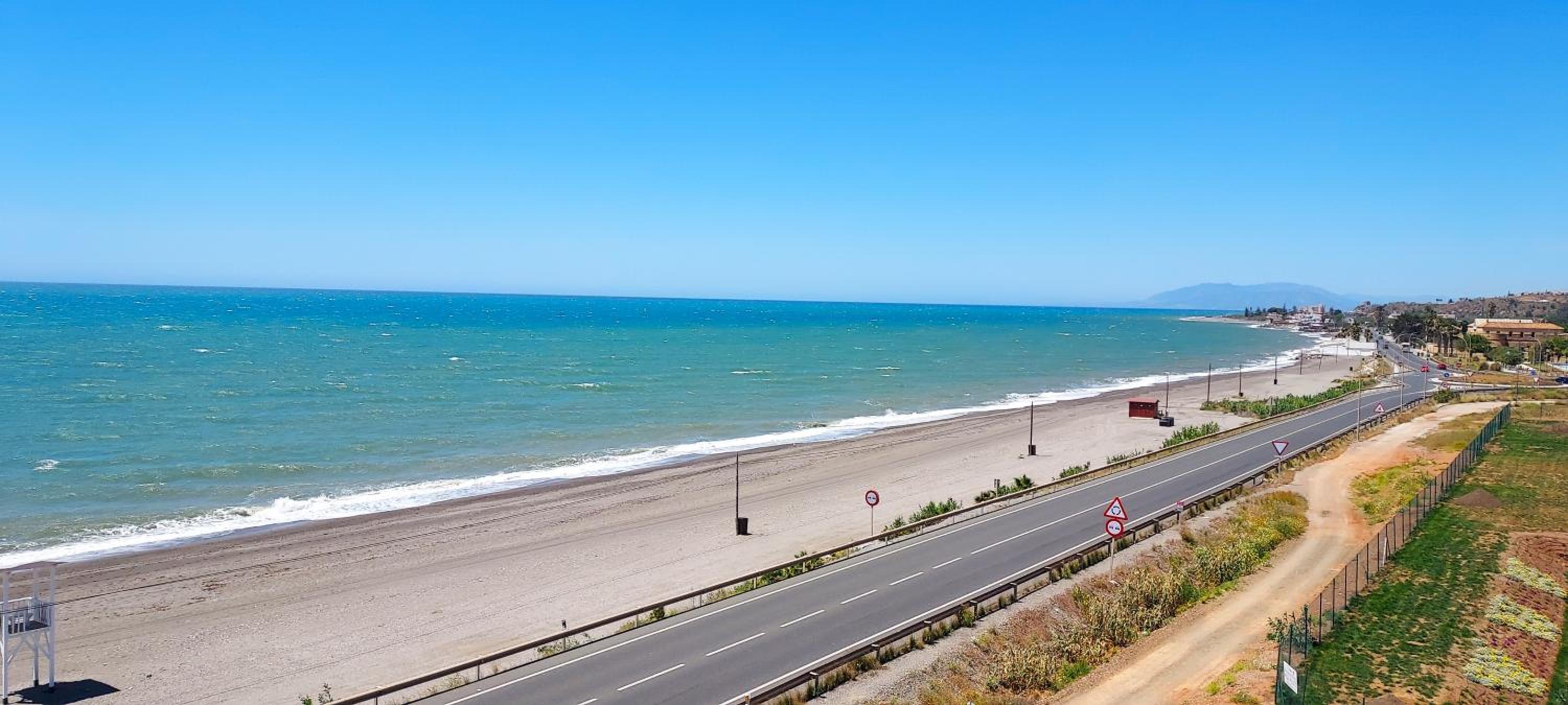 Celestina Apartment, piscinas, Parking gratis, a 5 min de Torre del Mar view 5