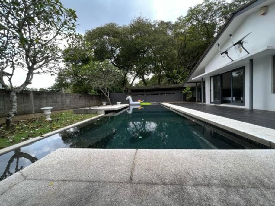 KL PJ Garden Pool Villa Karaoke photo 3