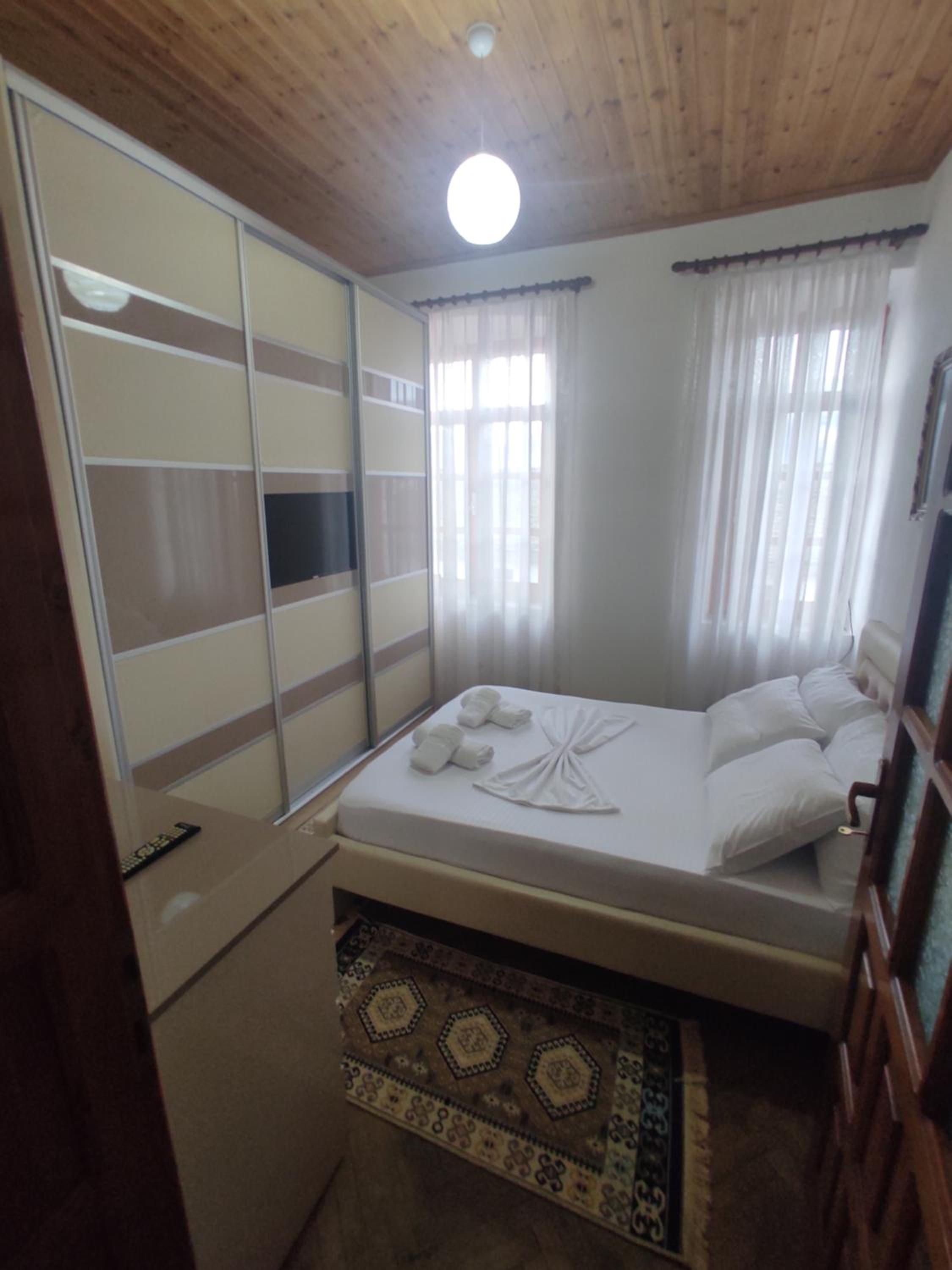 Xheison Apartment
