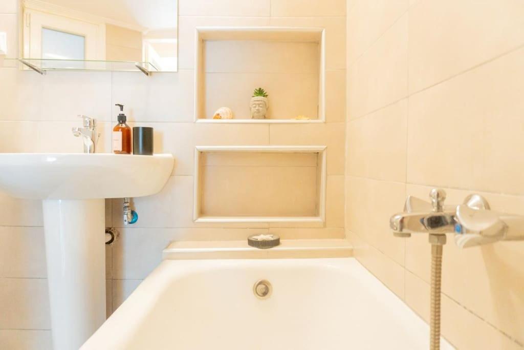 Pame Rentals - Classic Athenian Home in Koukaki