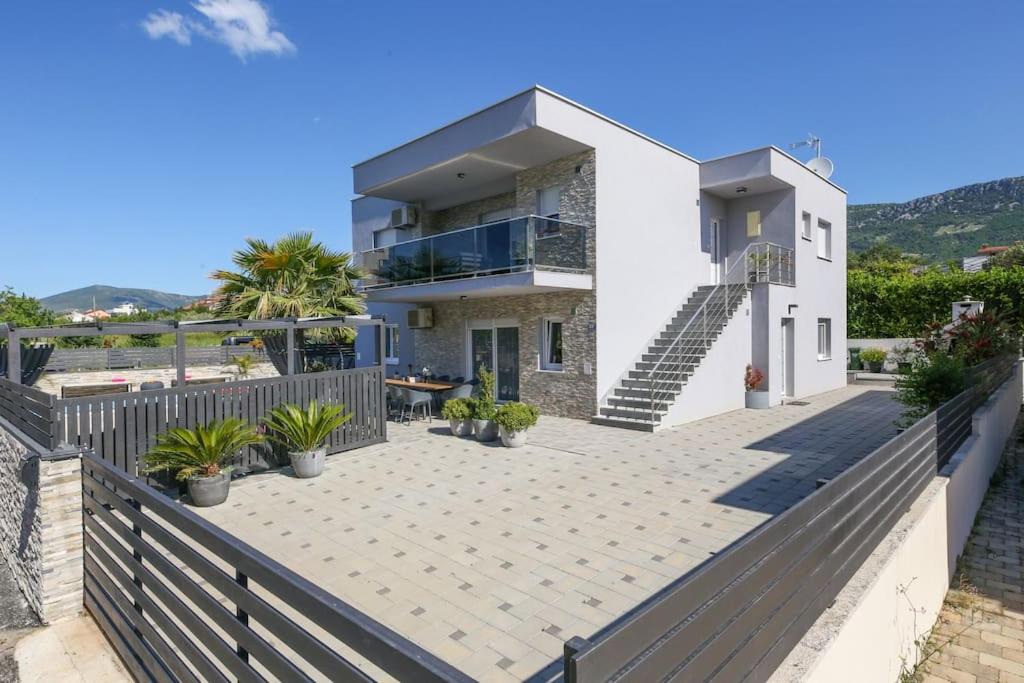 Beachfront Holiday Villa Corluka view 2