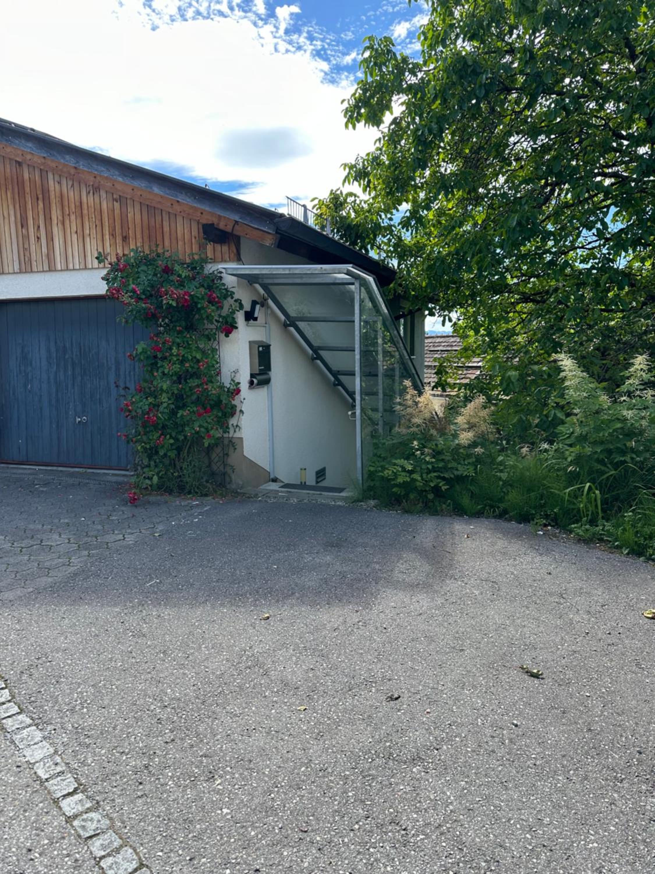 Kraft tanken in grüner Oase mit großem Wohnraum und riesigem Garten