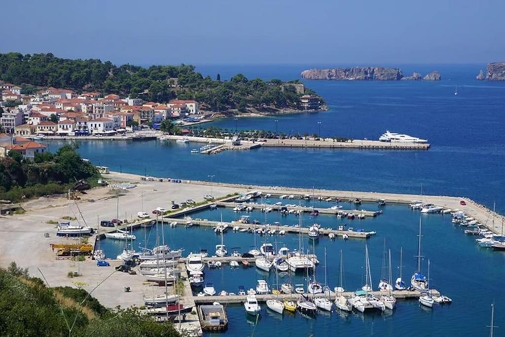 Pylos before midnight
