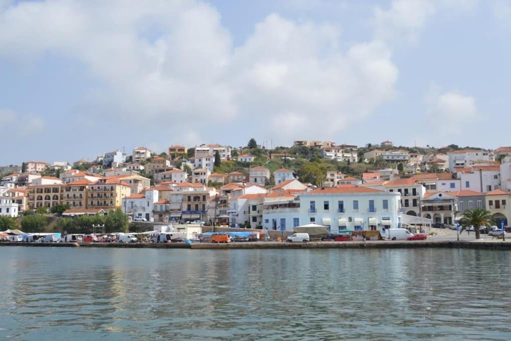 Pylos before midnight