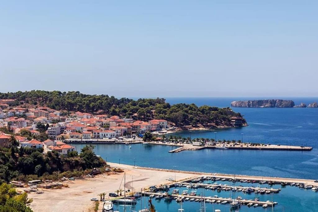 Pylos before midnight