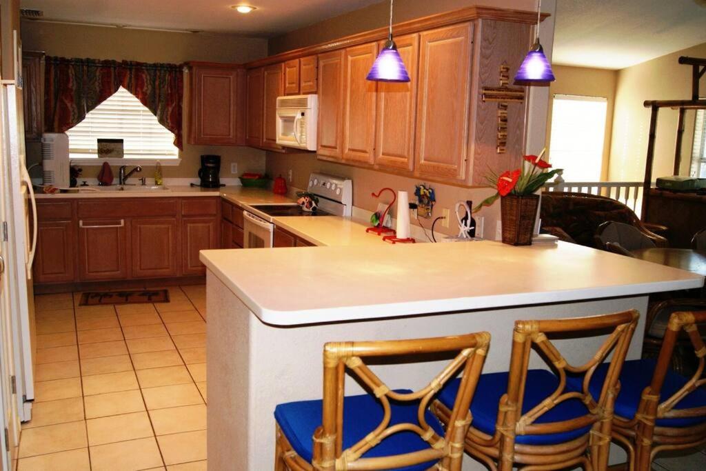 BlueHeaven Mid island home with Pool close to bay view 3