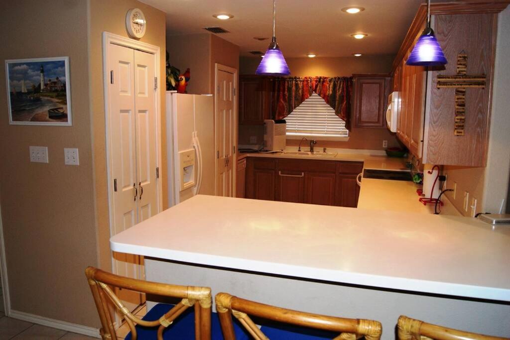 BlueHeaven Mid island home with Pool close to bay view 4