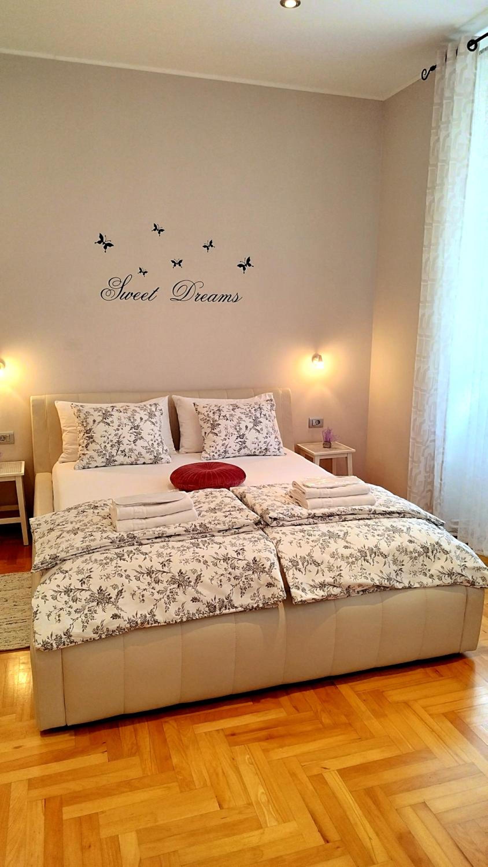 Lavender - City Room with free parking view 4