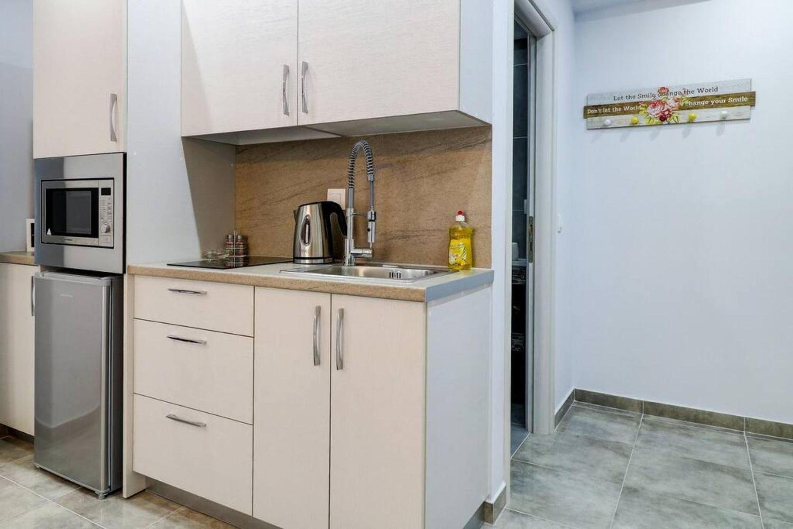 Purple- Lux studio 2' from metro Petralona