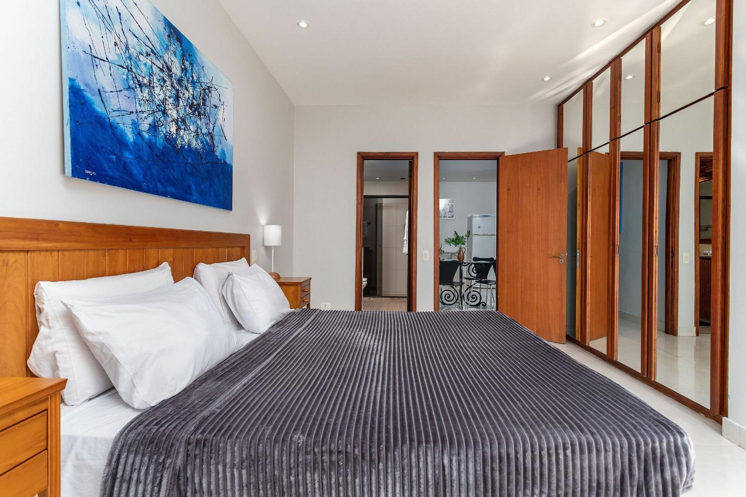 (1806) 150 Meters from Leblon Beach with Swimming Pool, Gym, Daily Housekeeping, Sea View and View of Christ