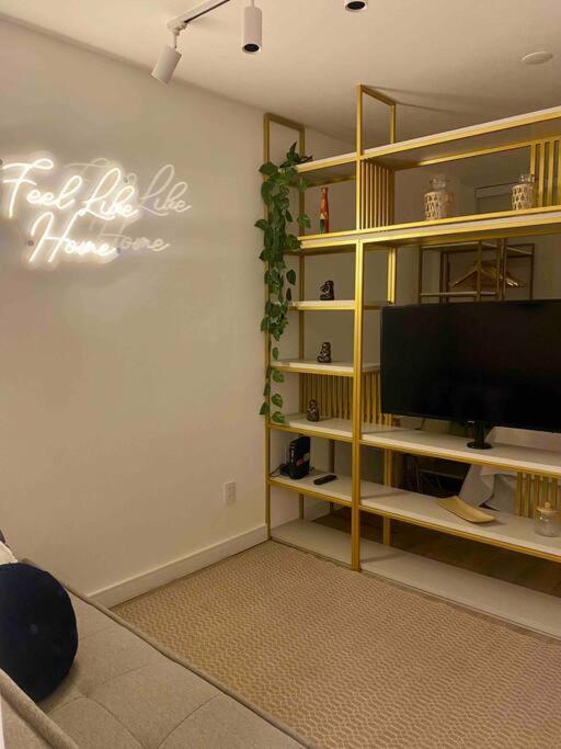 Studio dourado no coração da Av Paulista