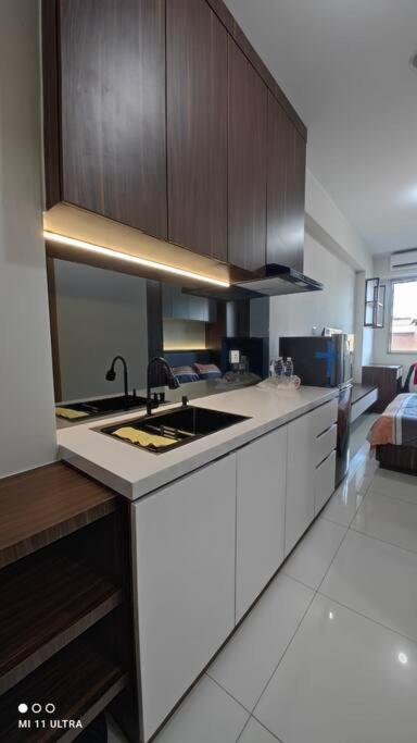 Studio Town Baloi Indah 6mins drive to Grand Mall by Saju Living view 3