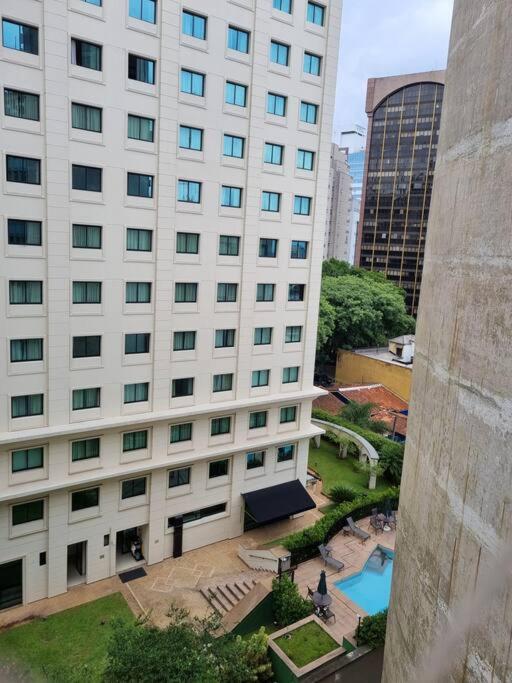 Studio dourado no coração da Av Paulista