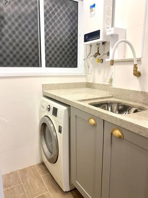 Studio dourado no coração da Av Paulista