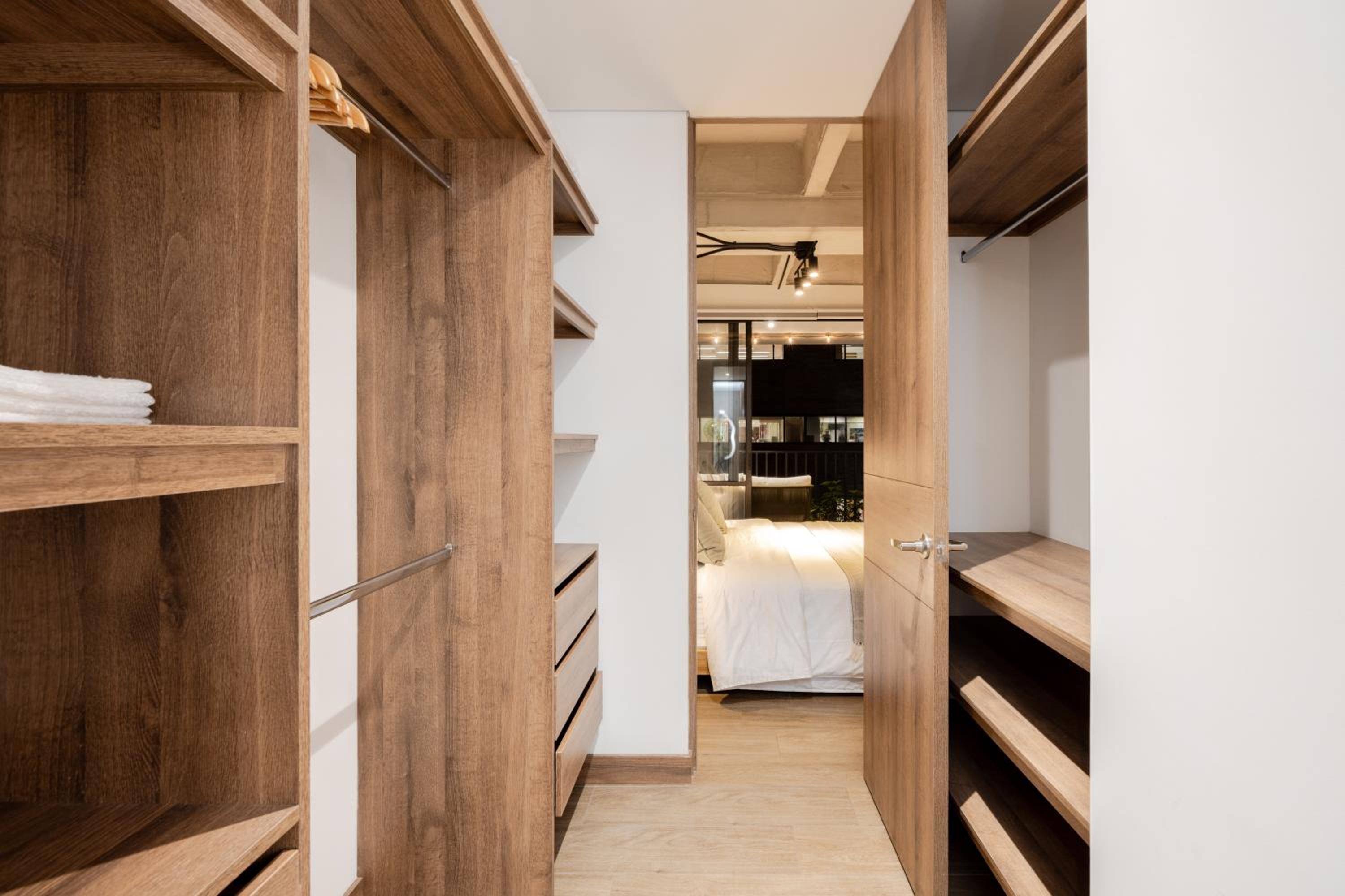 Brand new loft 1BR Balcony
