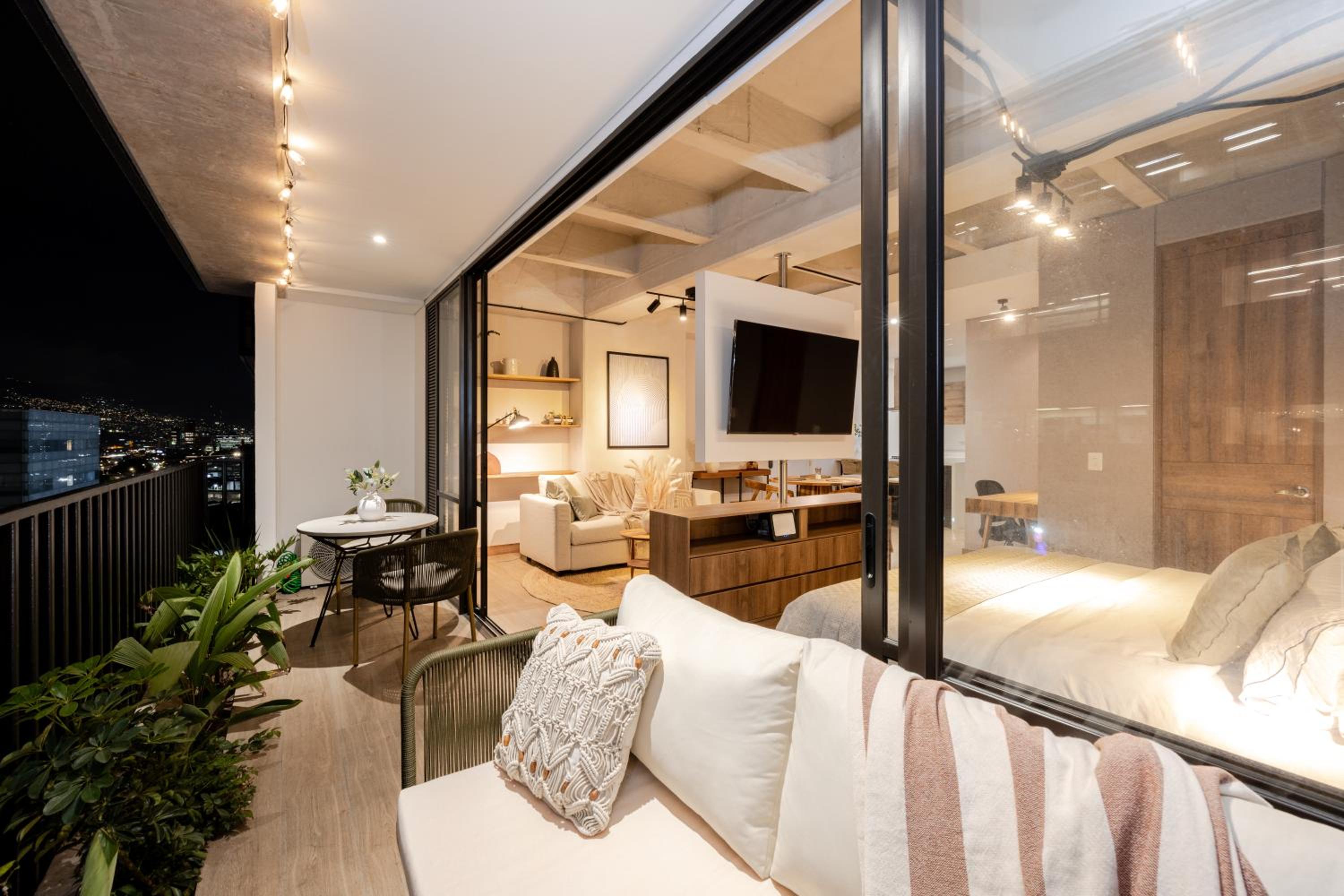 Brand new loft 1BR Balcony