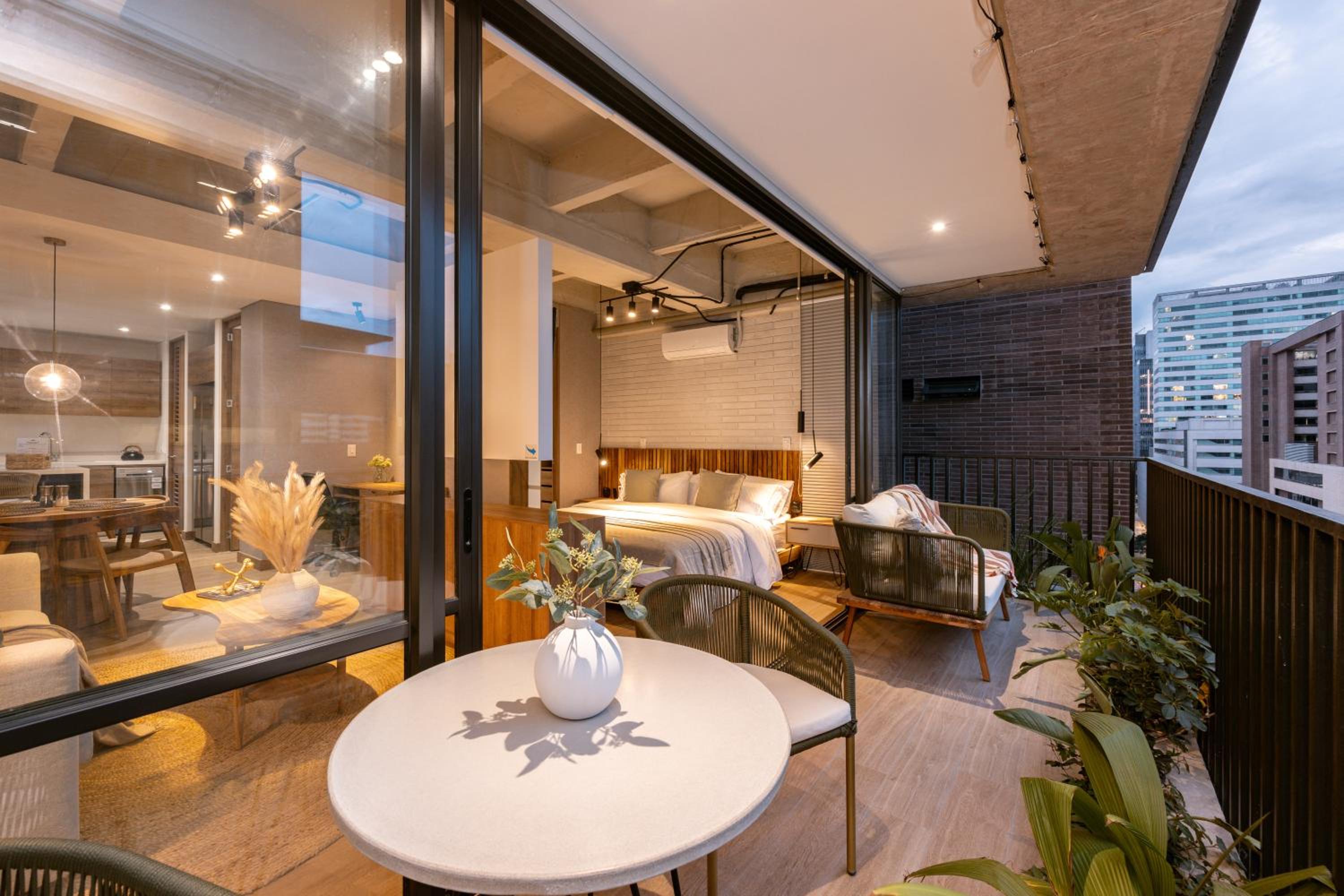 Brand new loft 1BR Balcony
