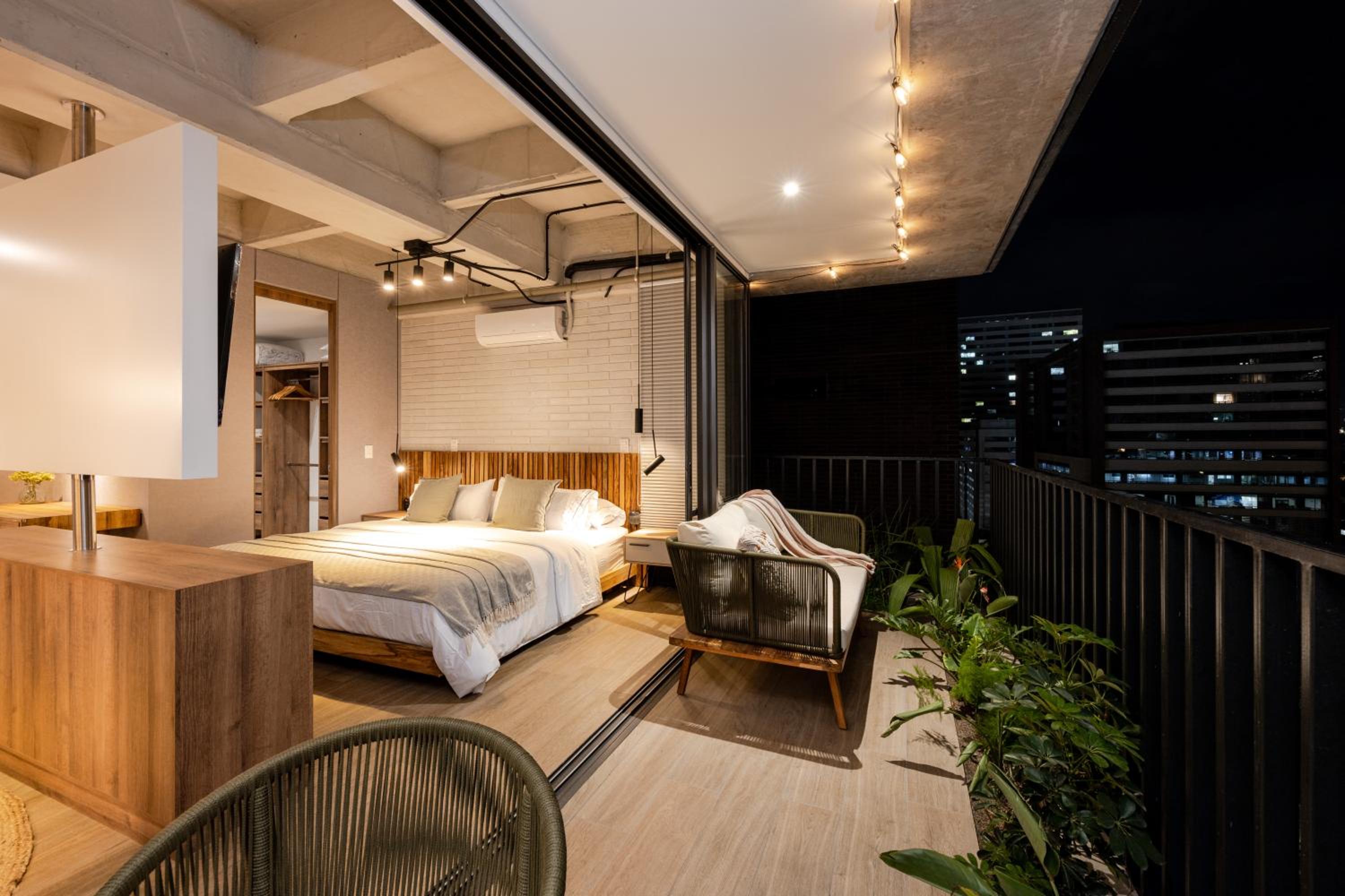 Brand new loft 1BR Balcony