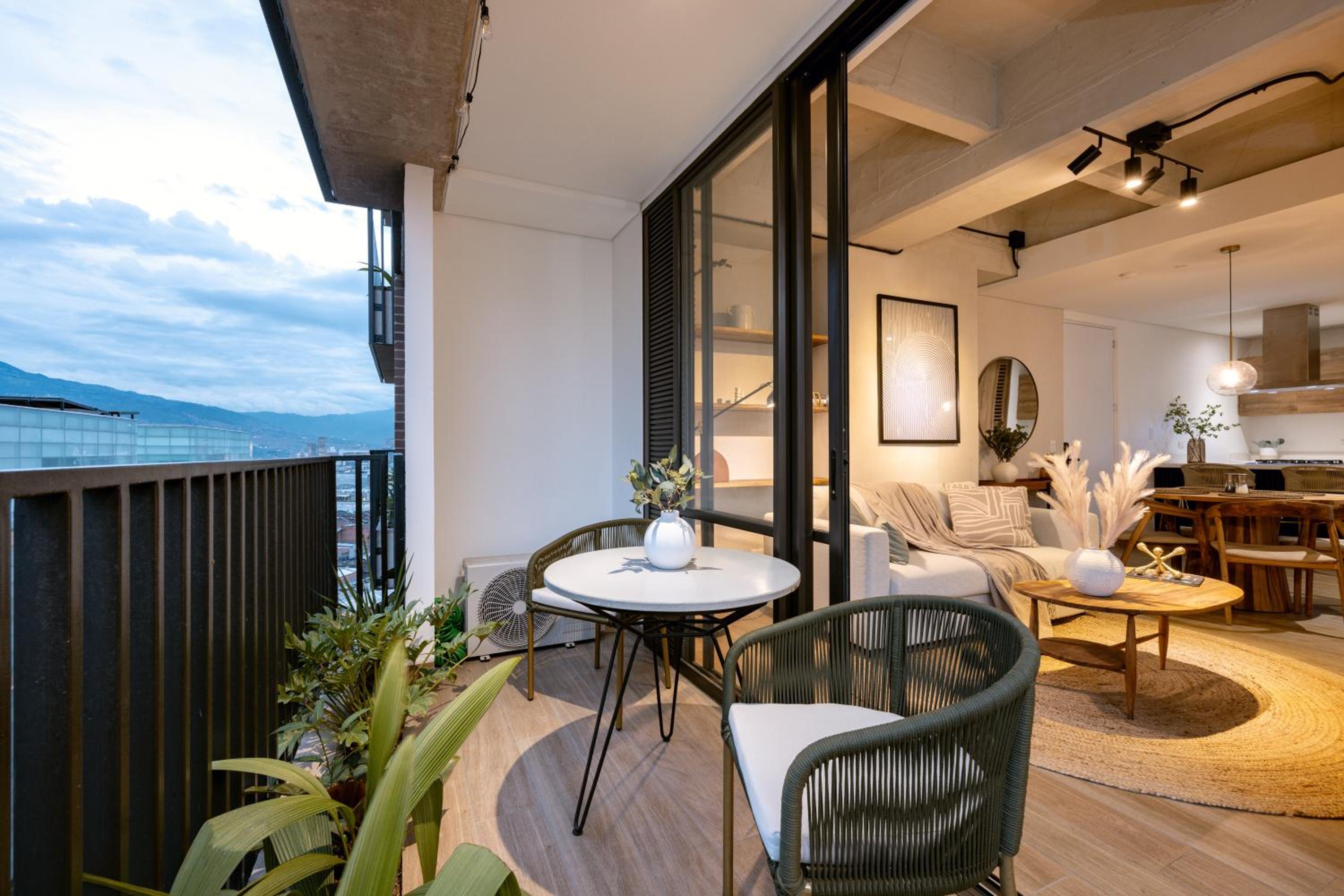 Brand new loft 1BR Balcony