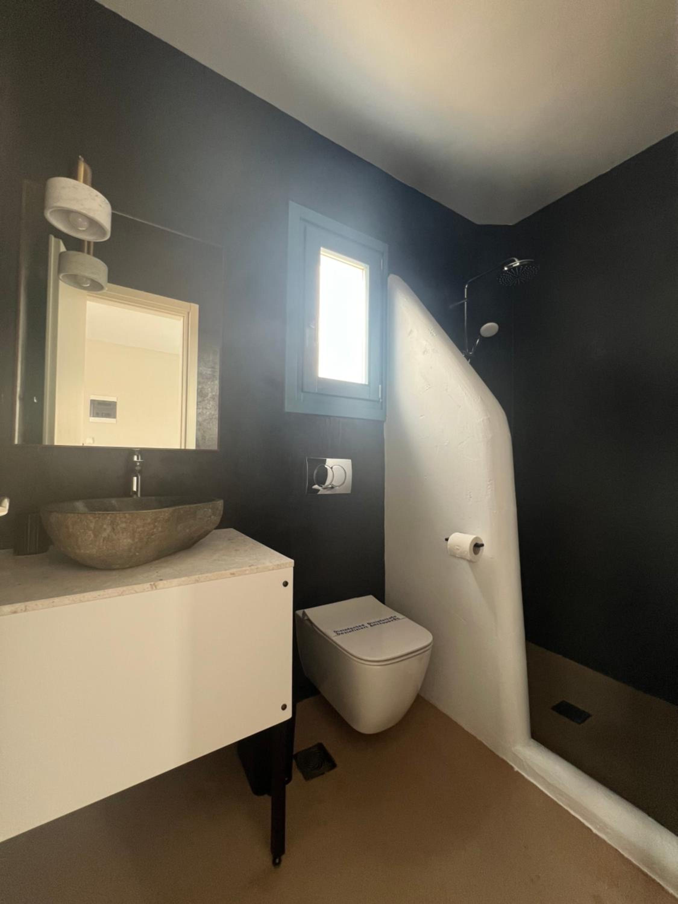 Thronos Suites