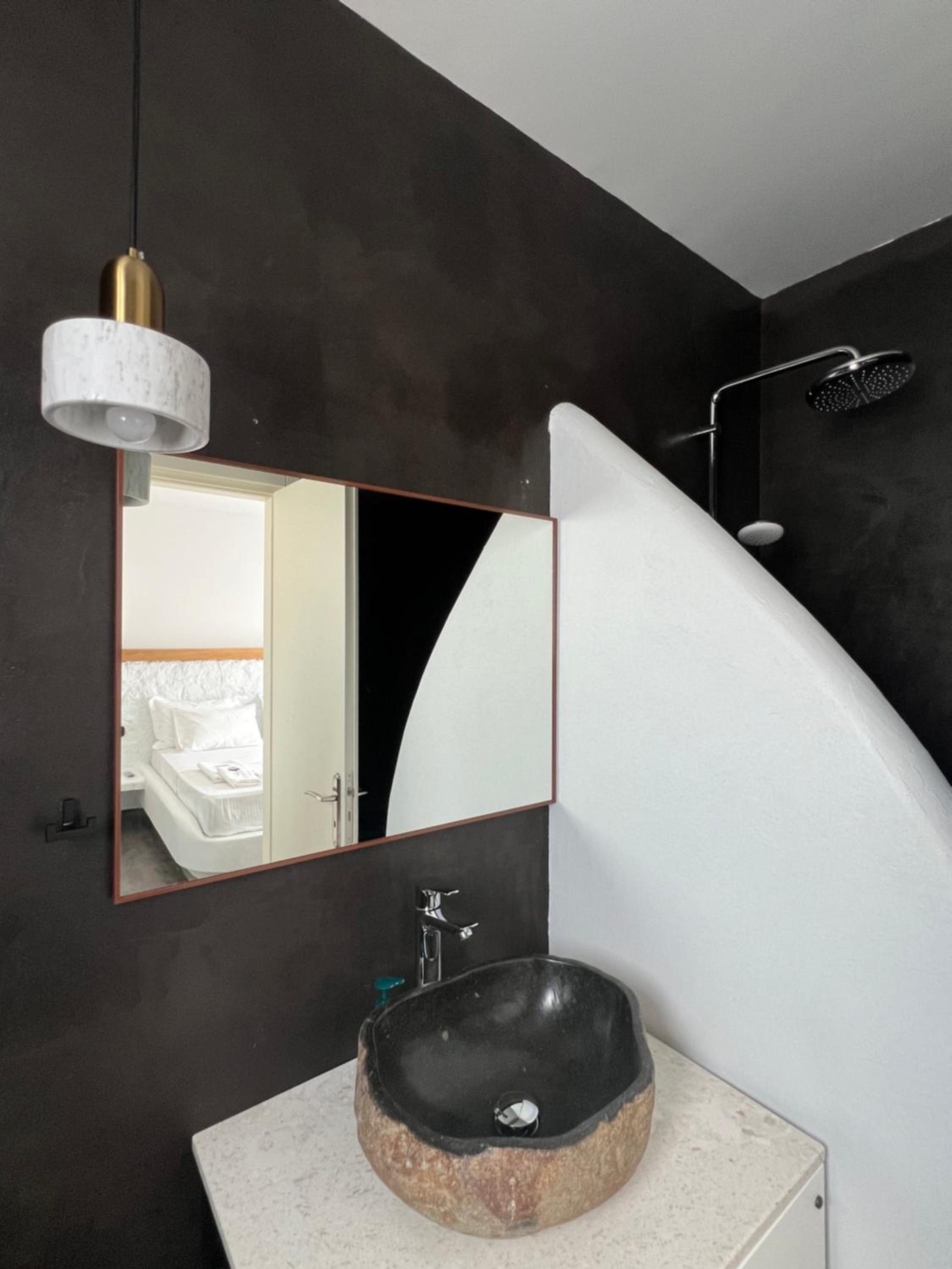 Thronos Suites