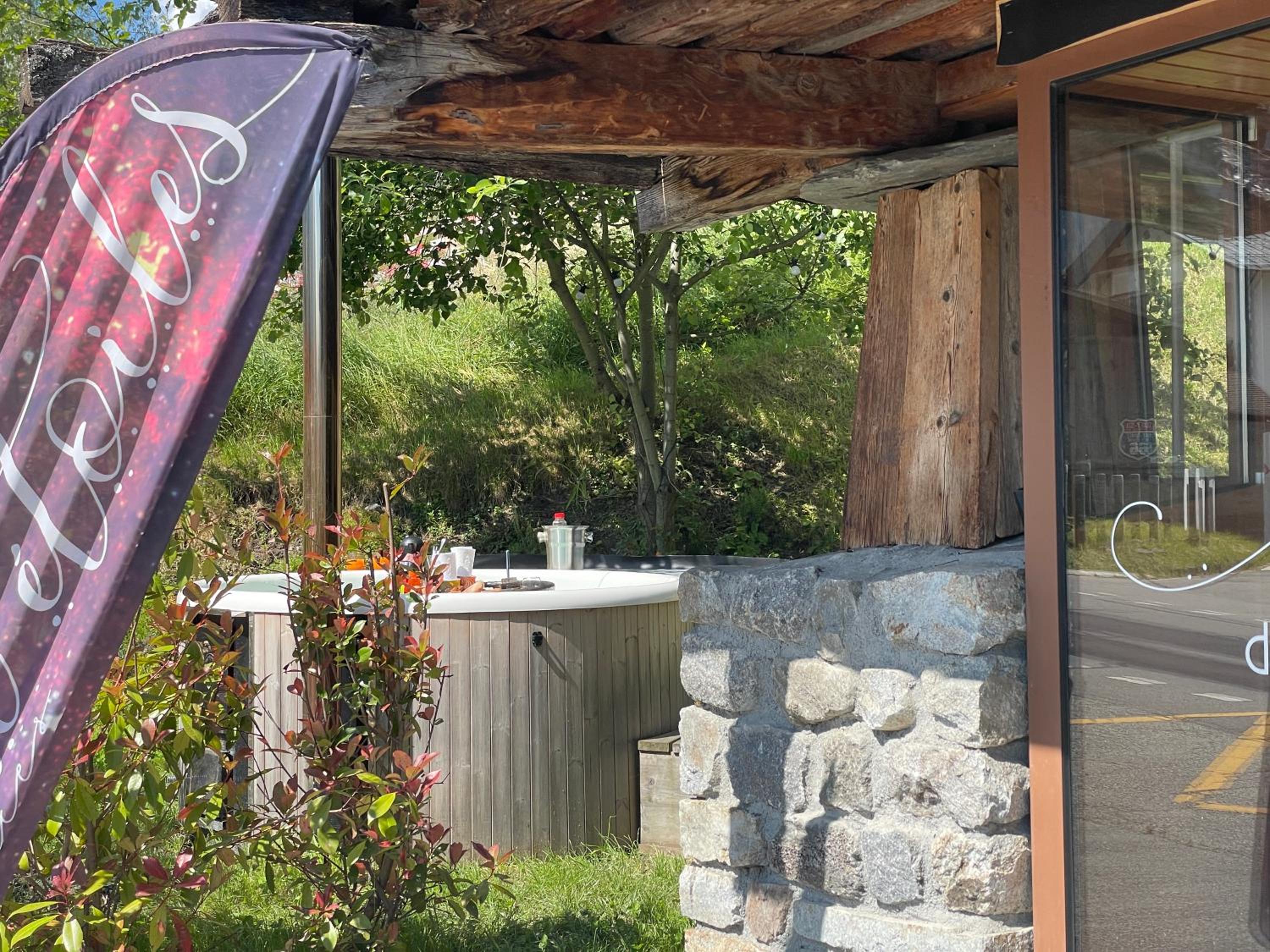 Mazot Agora Suite - Pop-Up Gallery Experience Suite