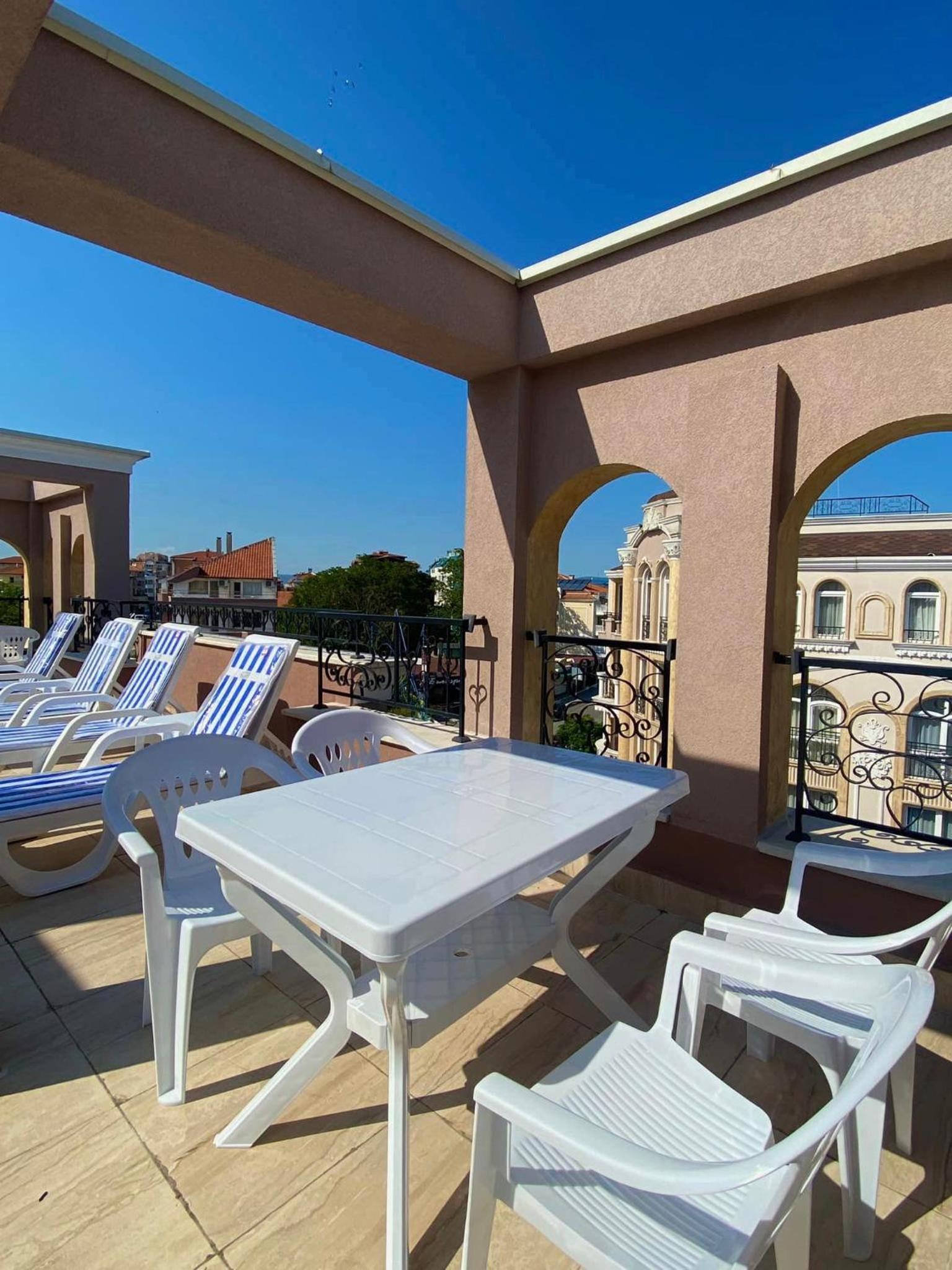 Irina Apartments