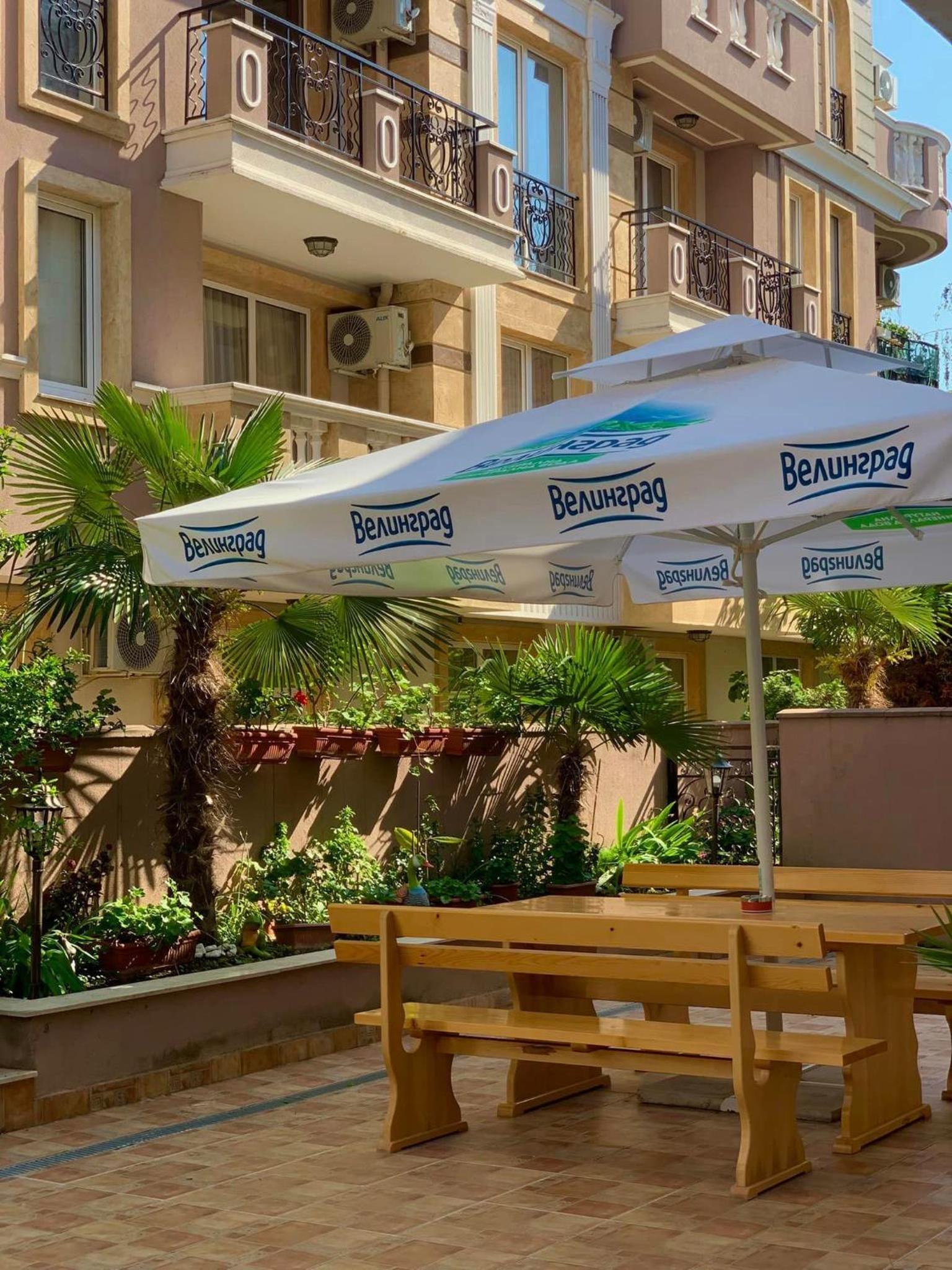Irina Apartments