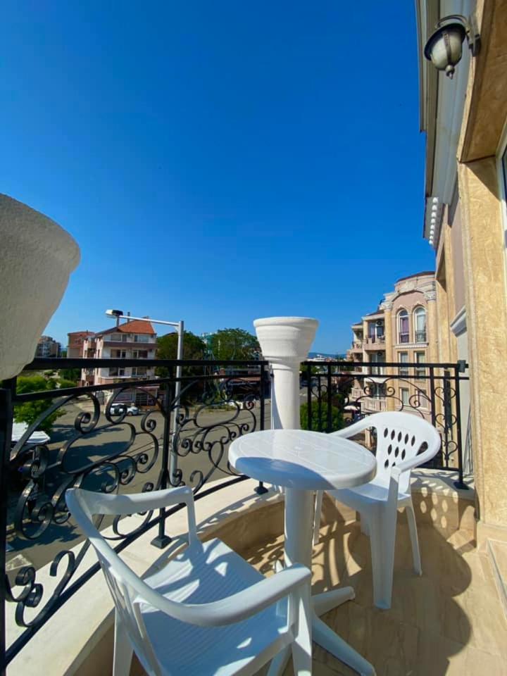 Irina Apartments