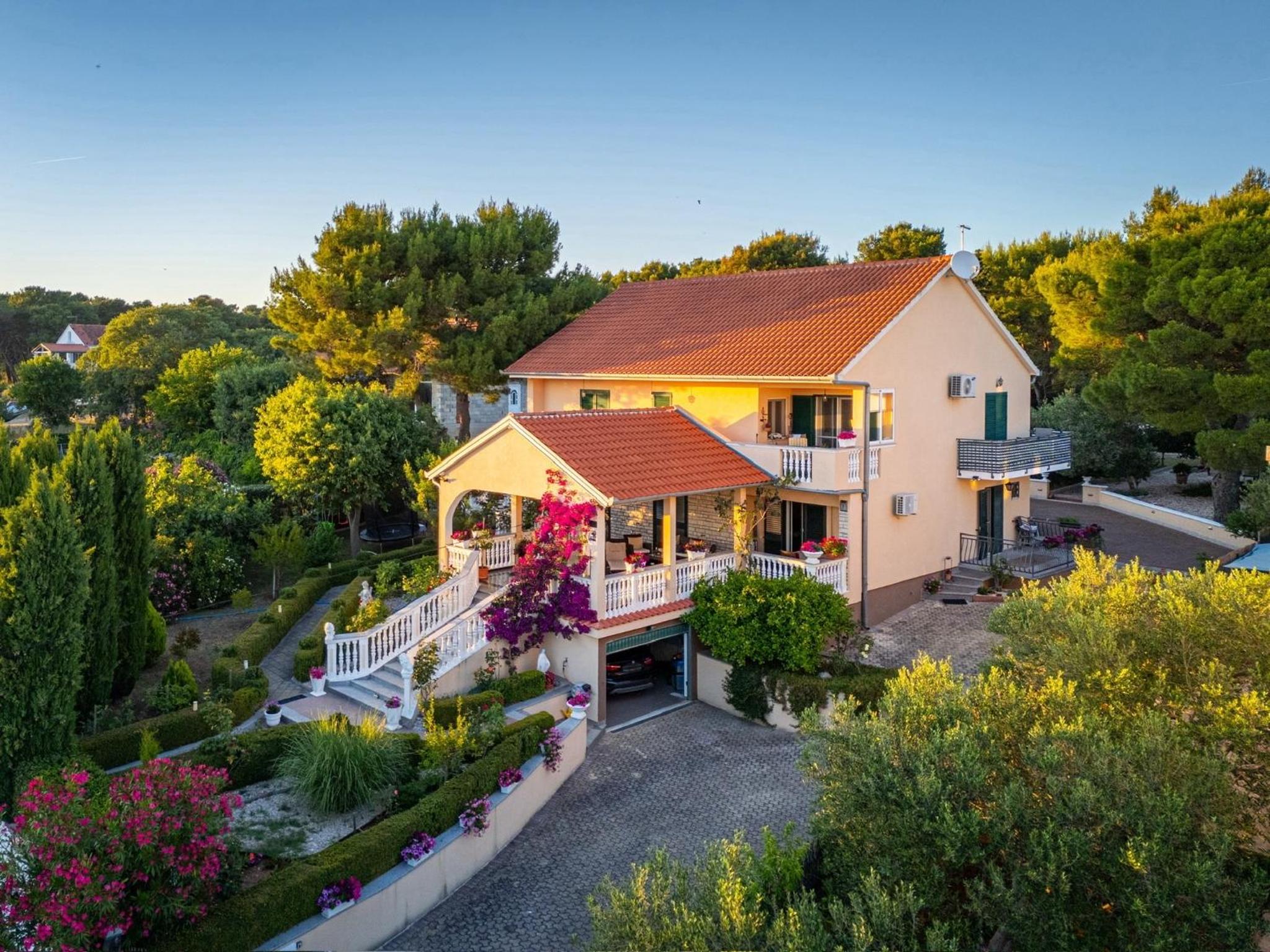 Hotel Holiday Home Villa Romantica - Image 1