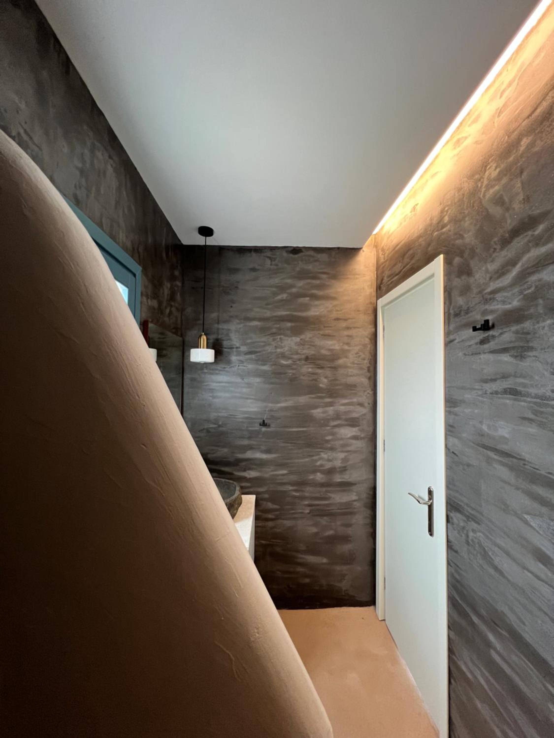 Thronos Suites