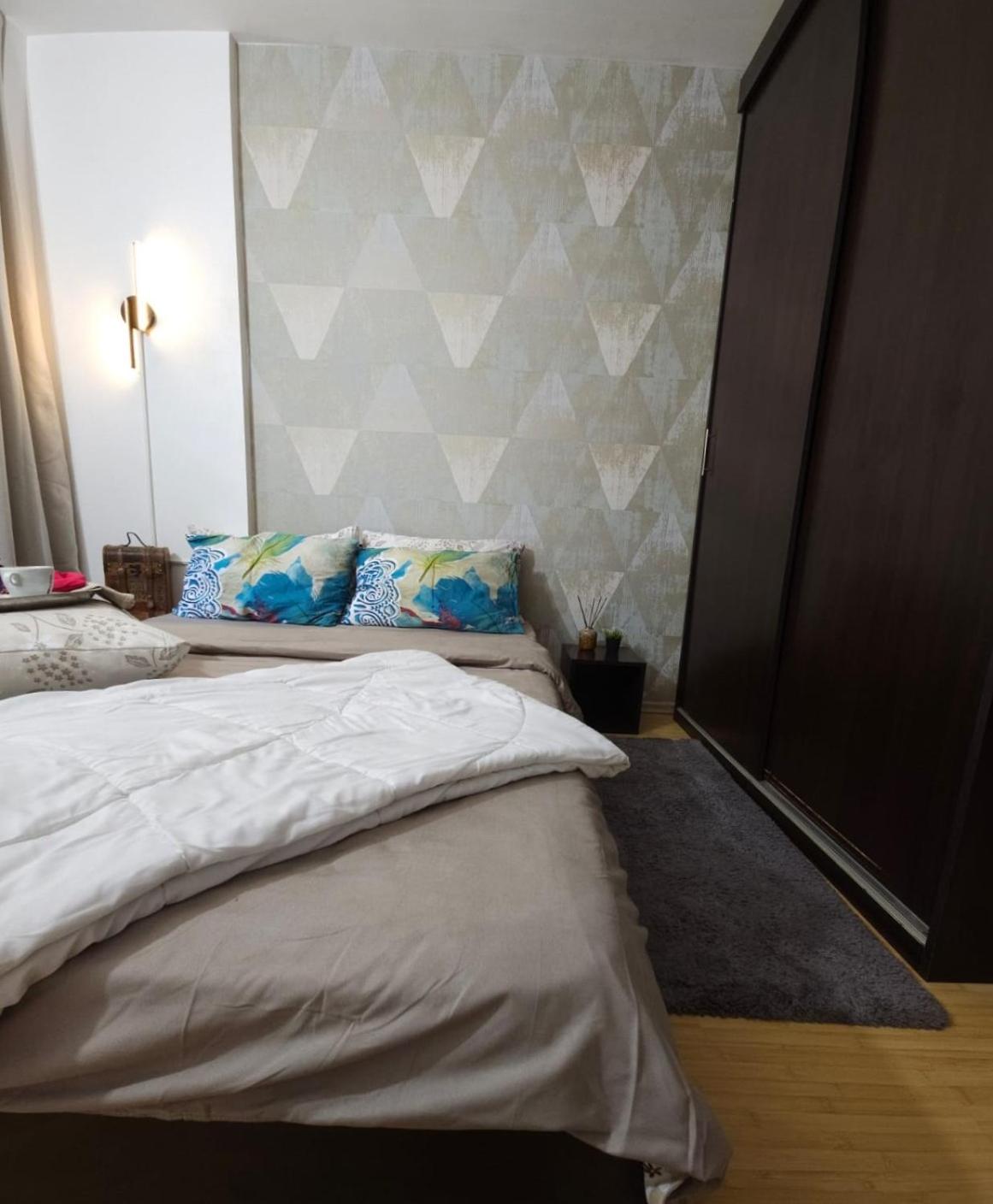 KiWi APART-HOTEL 1BR Wi-Fi Free - CLOSE TO OLD TOWN - COZY LOCATION - SHORTER OR LONGER STAY - R&M BOUTIQUE view 2