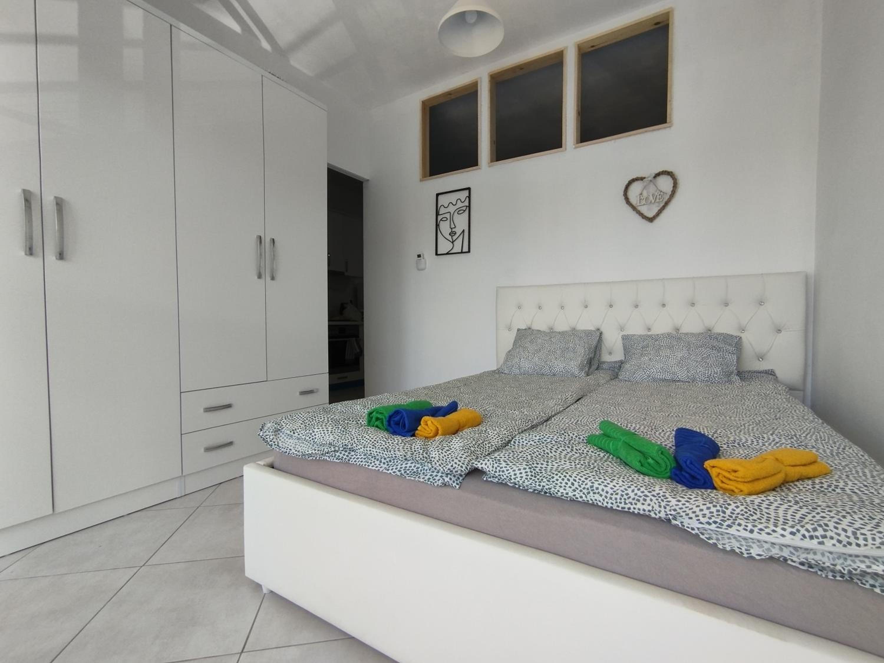 Irek's Vlora Plazhi i Vjeter Apartments