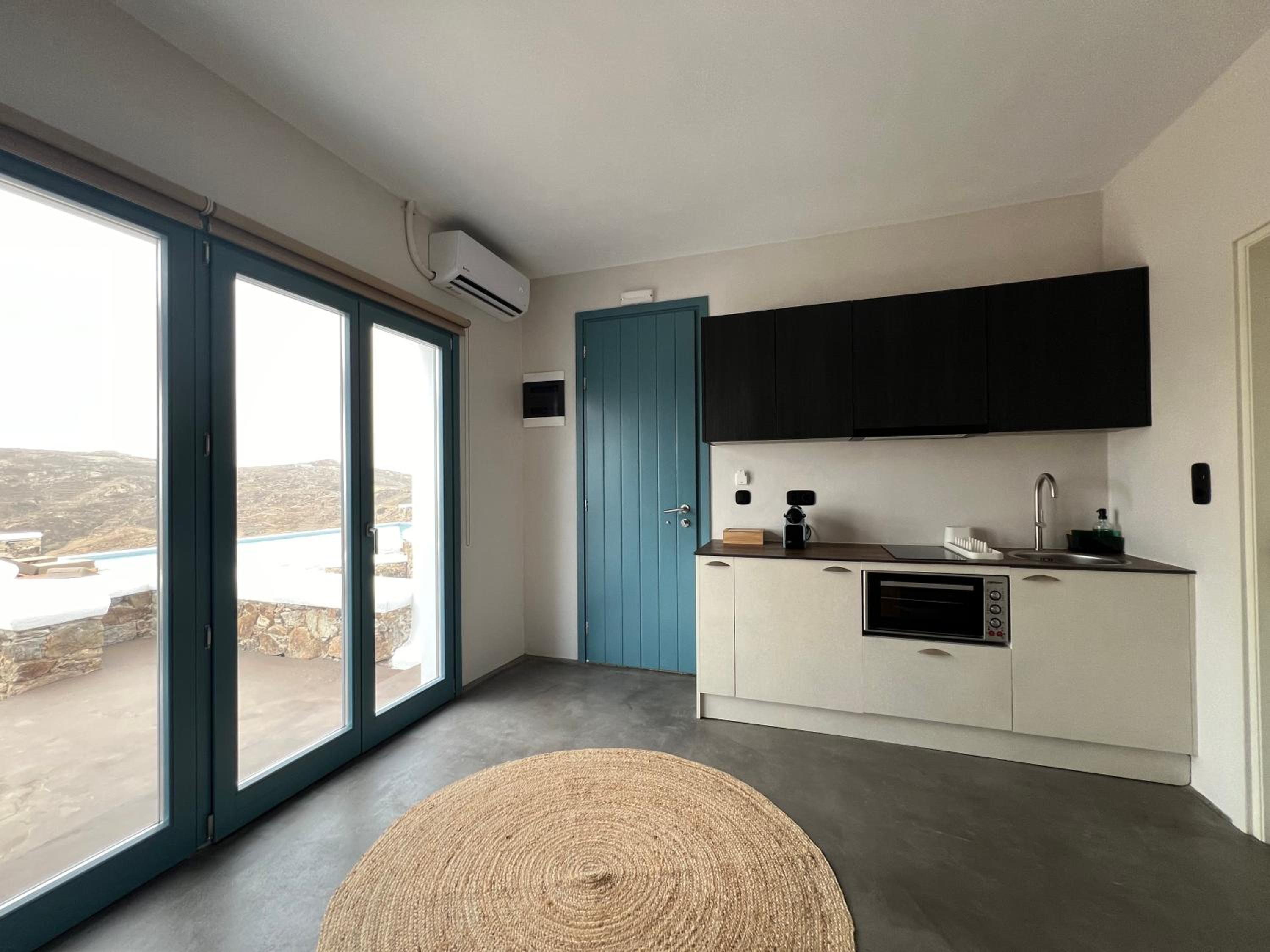 Thronos Suites