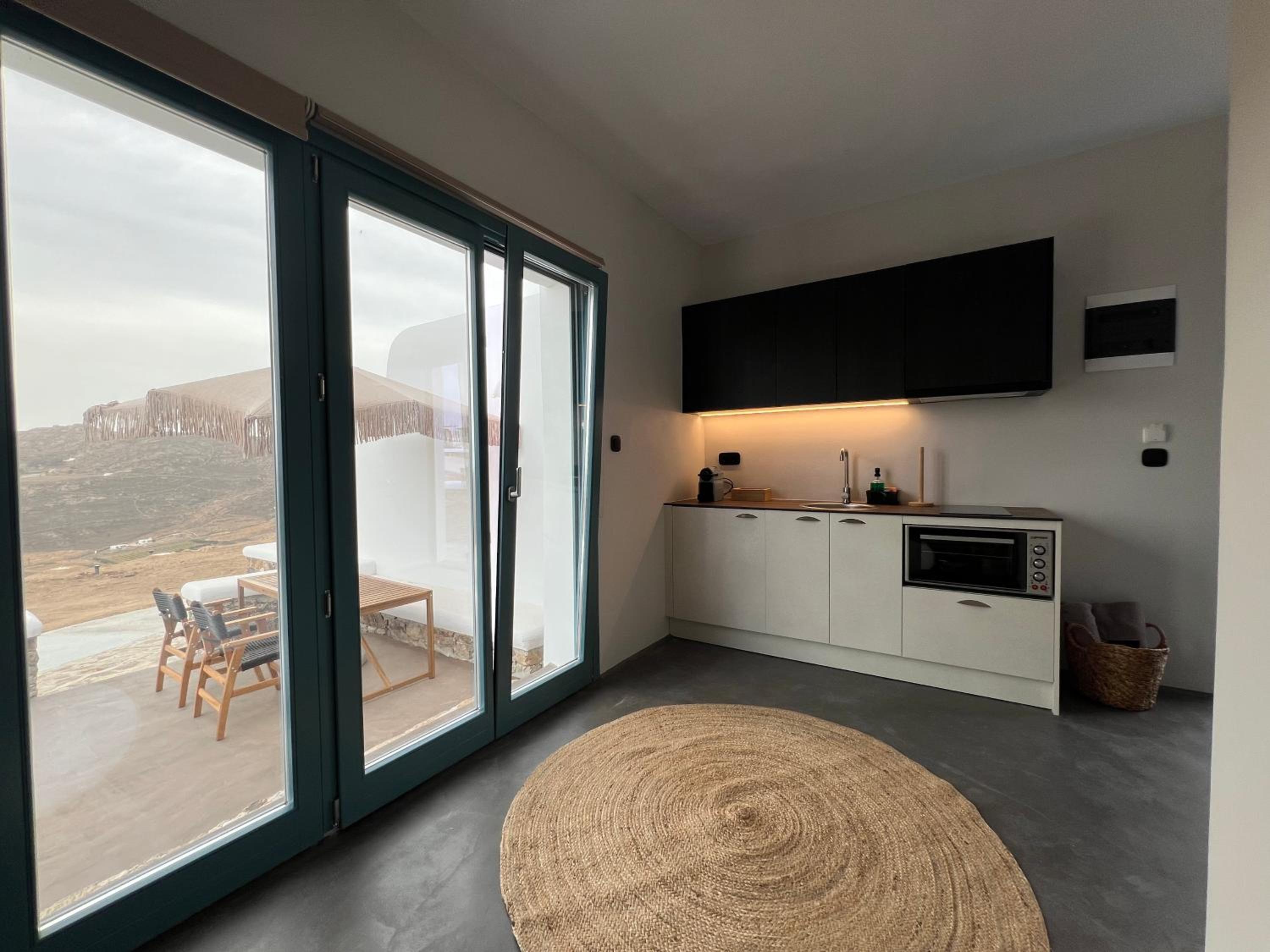 Thronos Suites