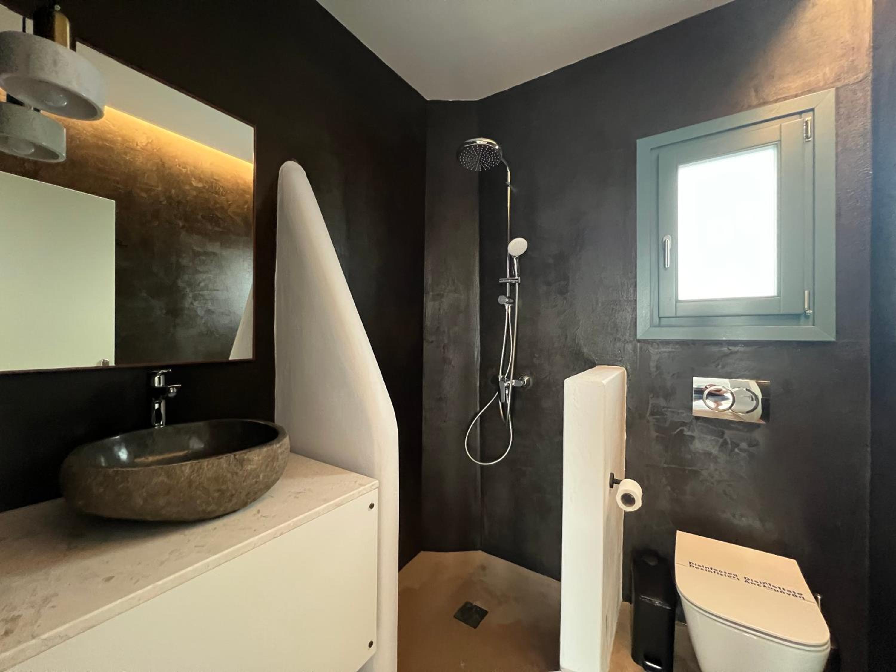 Thronos Suites