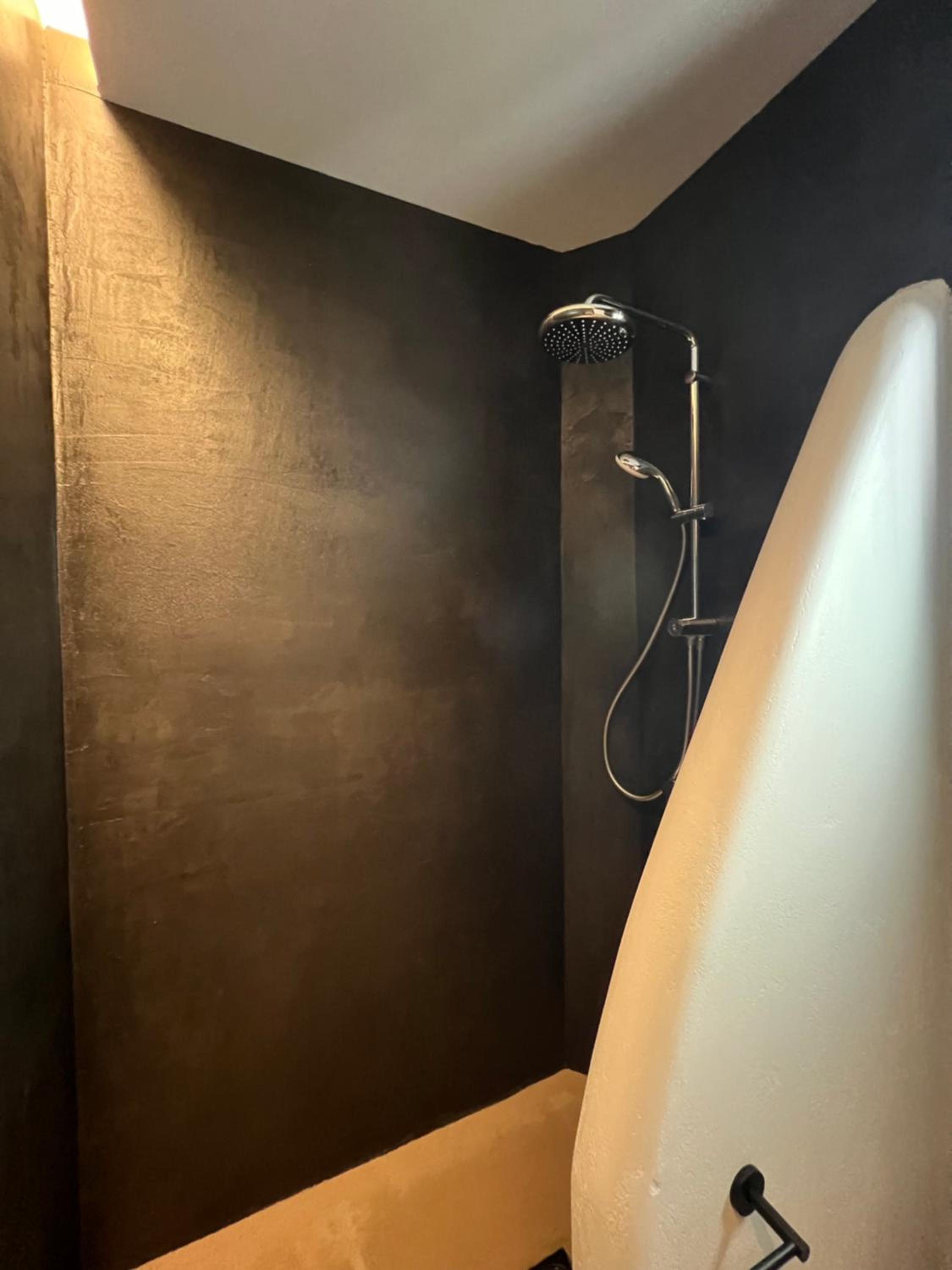 Thronos Suites
