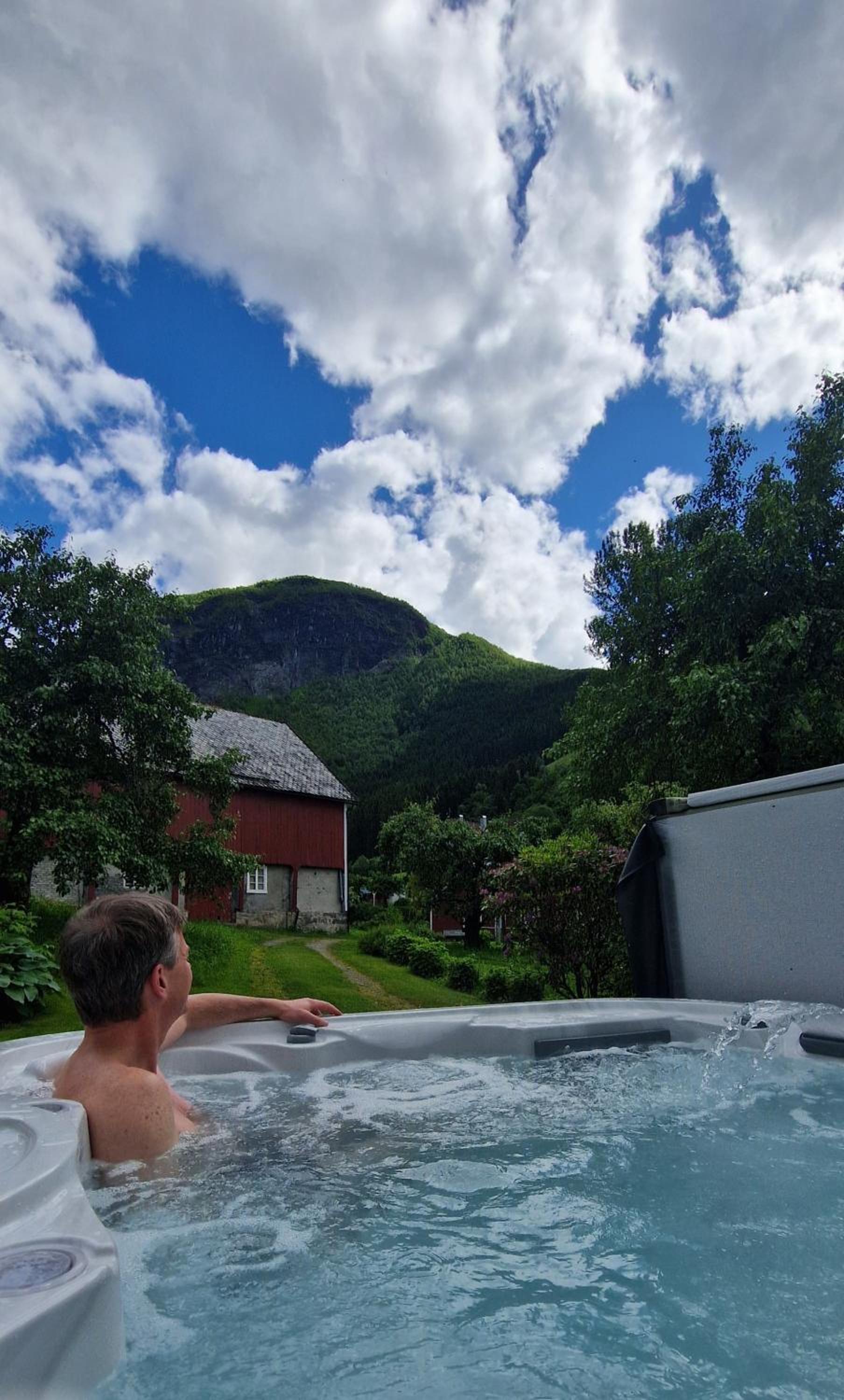 Dalhus - House with jacuzzi view 2