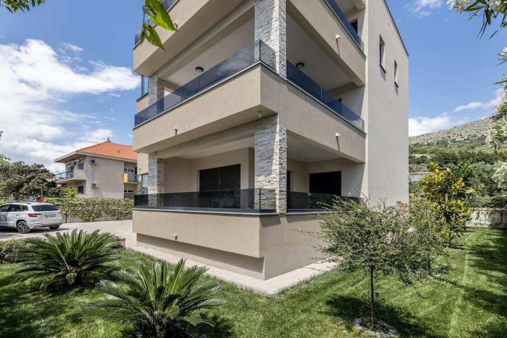 Sal Mare - luxury and elegant family apartment view 3
