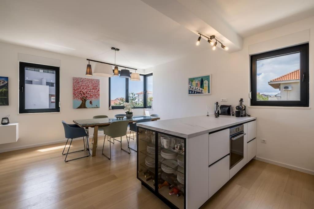 Sal Mare - luxury and elegant family apartment view 4