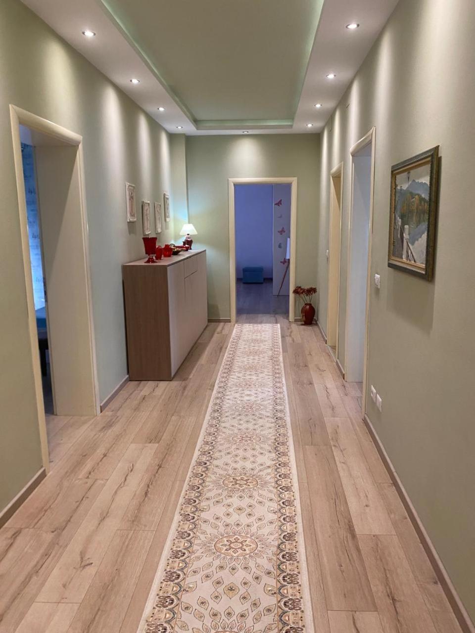 Luxury House photo 2