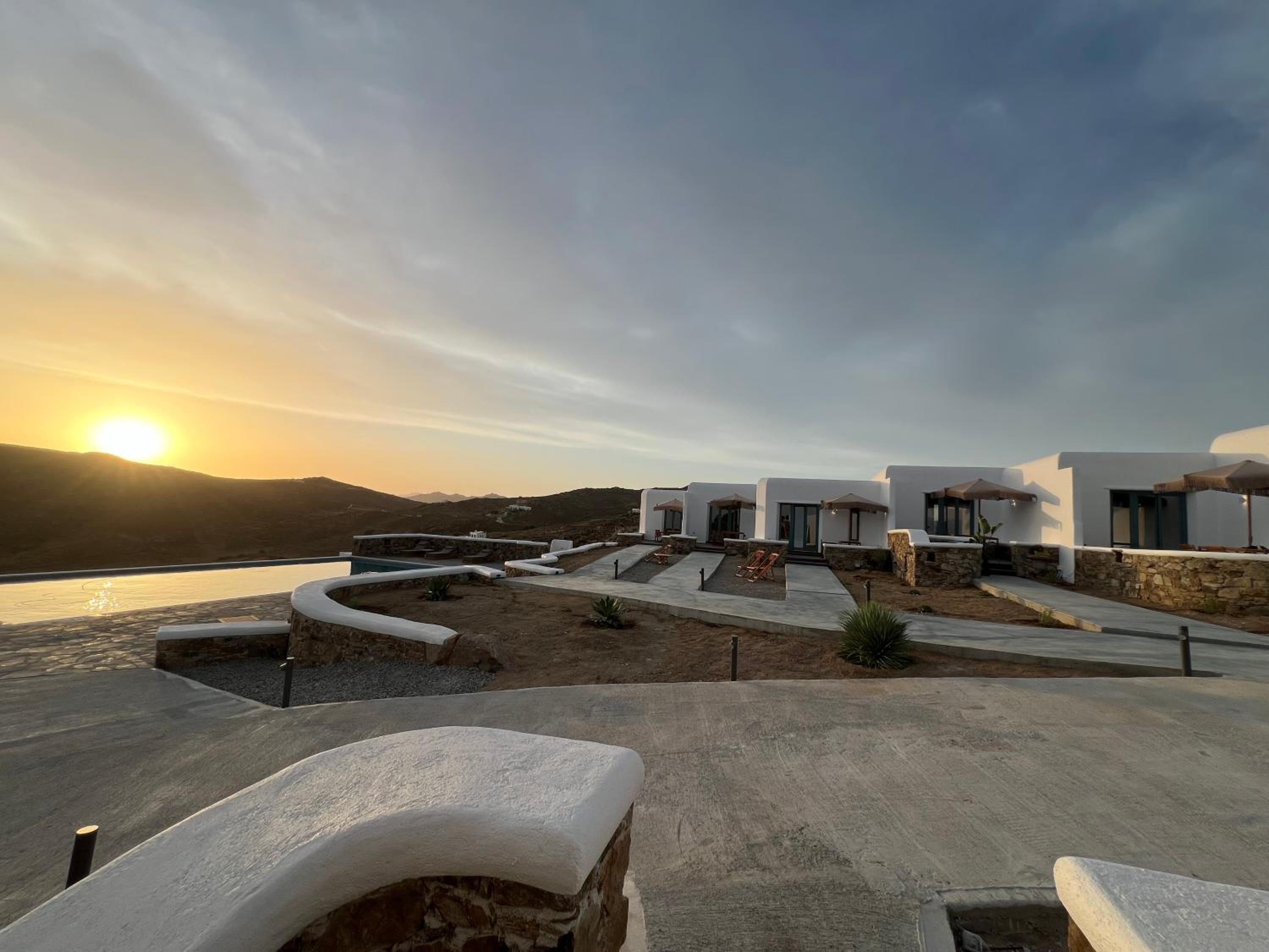 Thronos Suites