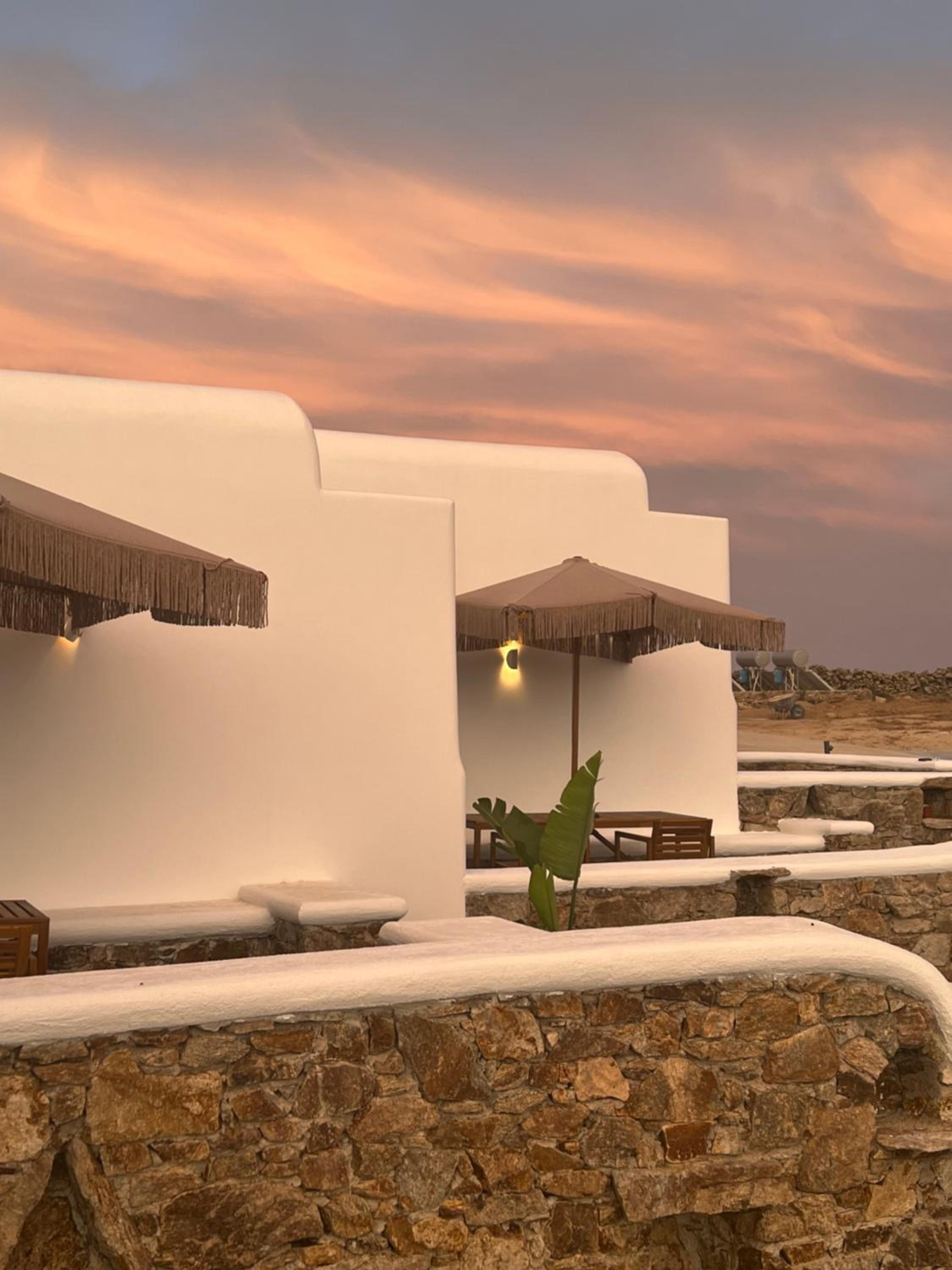 Thronos Suites