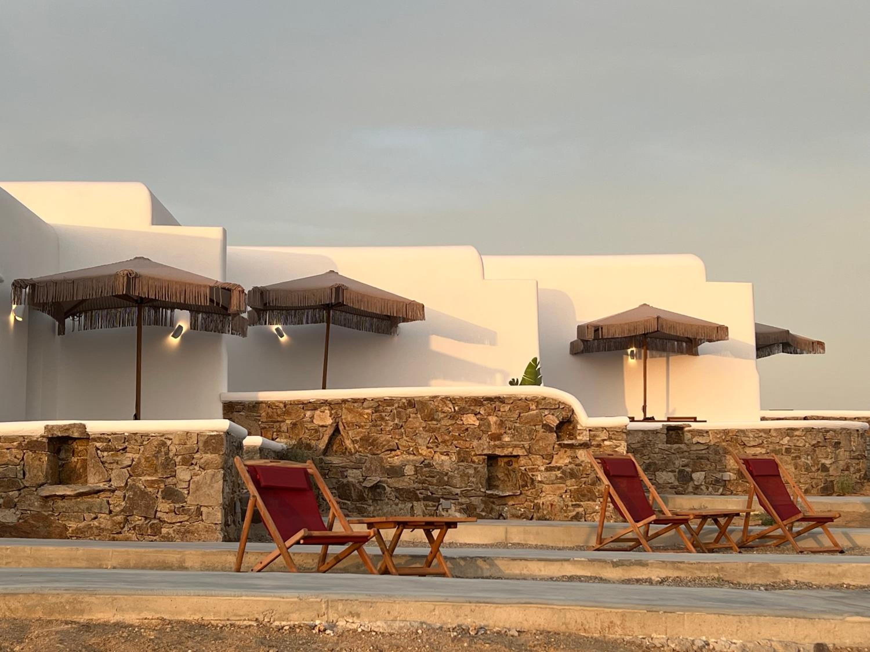 Thronos Suites