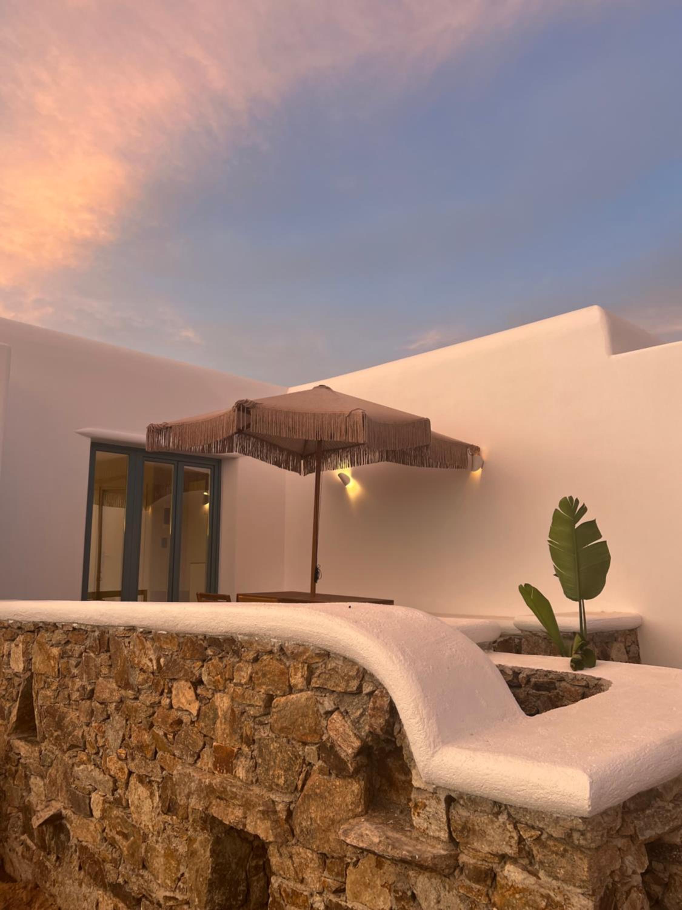Thronos Suites