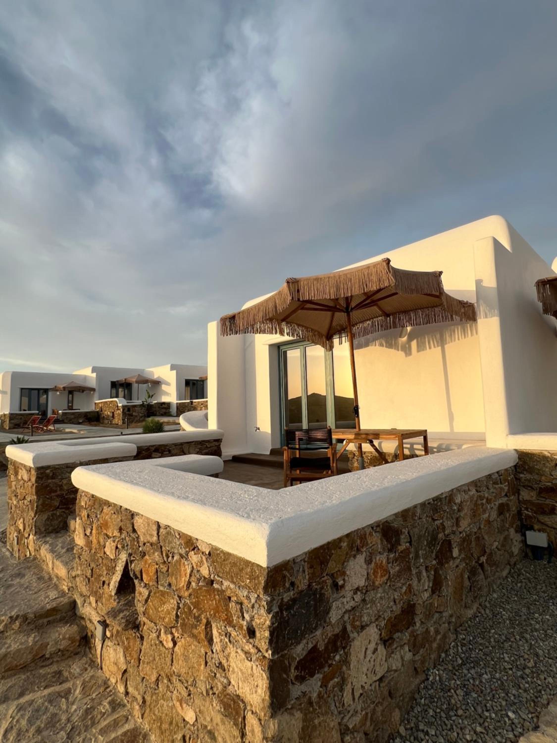 Thronos Suites
