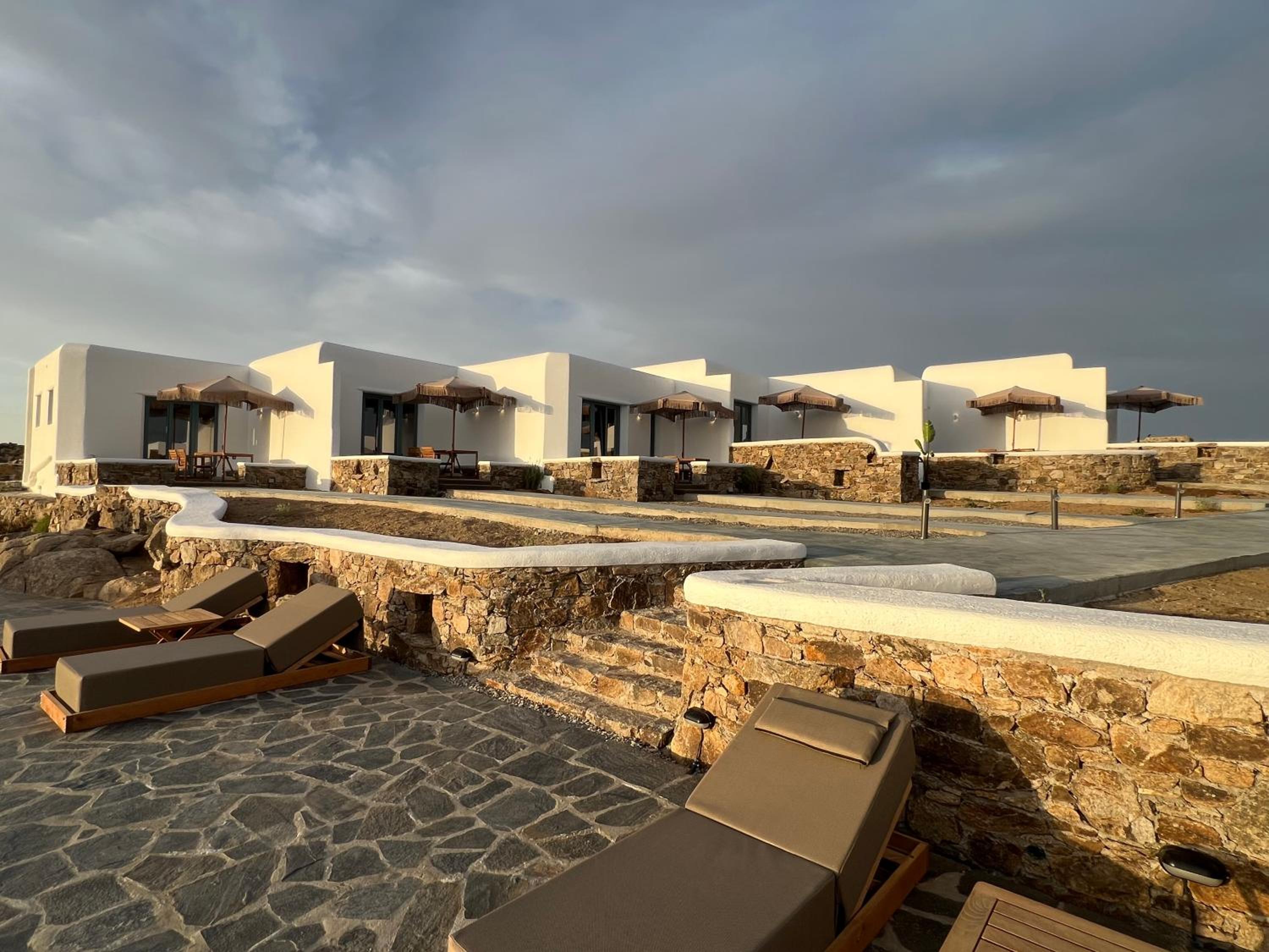 Thronos Suites