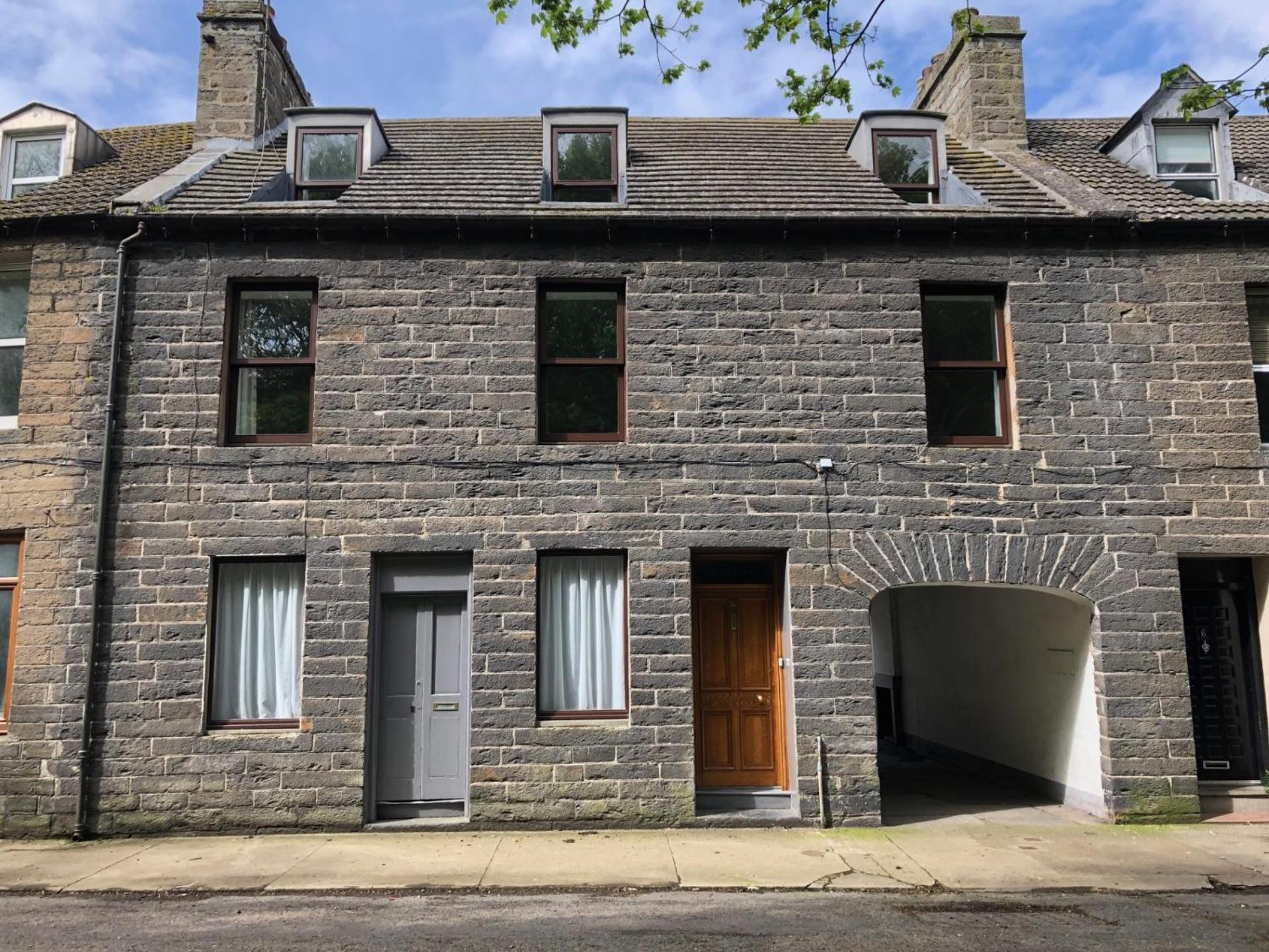 Hotel 3 bed Harbour House - Image 1